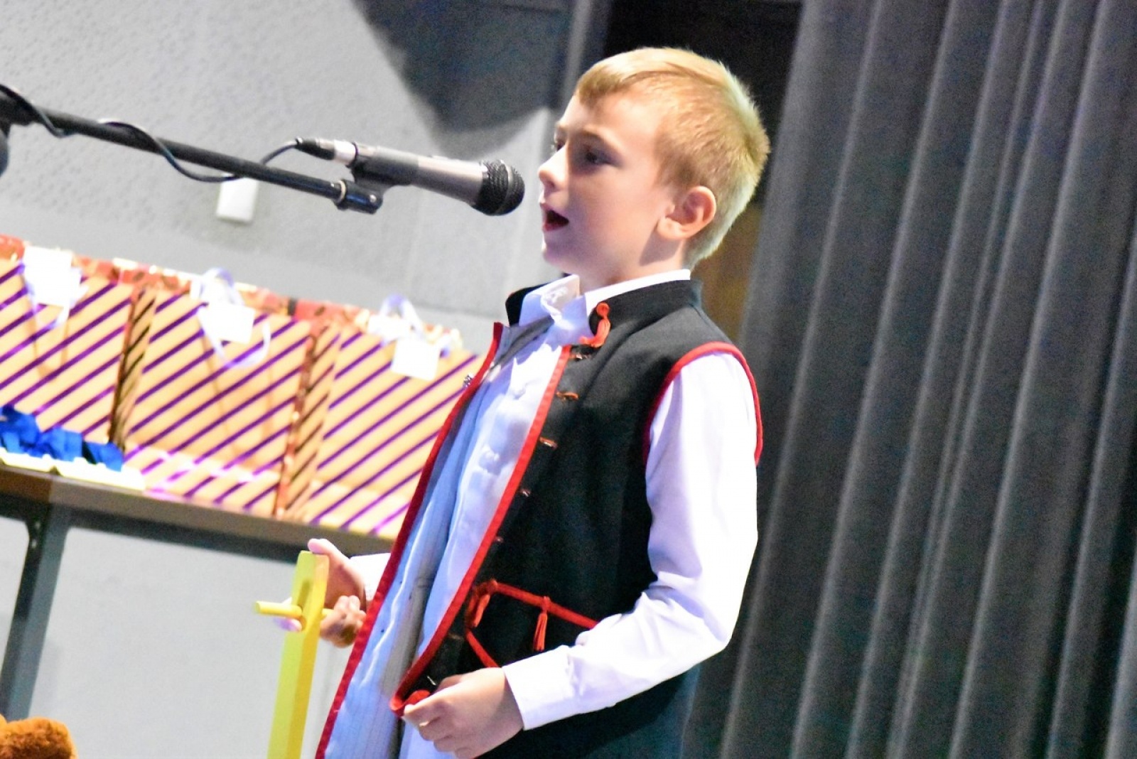 Zdjęcie w galerii na portalu naszwodzislaw.com: Gwara w naszej gminie ciągle żywa! Dzieciaki zaprezentowały swój kunszt wiadomości z regionu