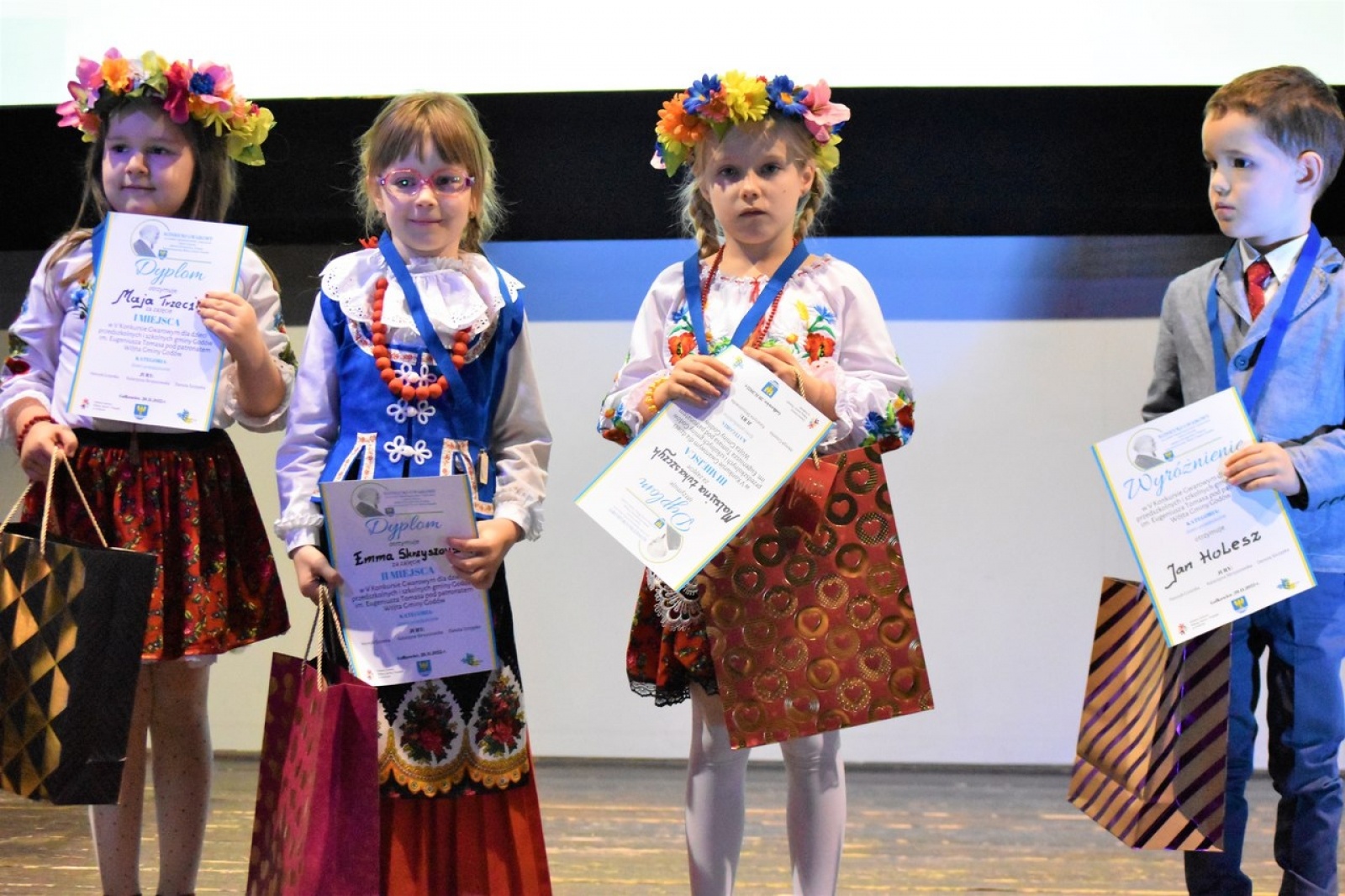 Zdjęcie w galerii na portalu naszwodzislaw.com: Gwara w naszej gminie ciągle żywa! Dzieciaki zaprezentowały swój kunszt wiadomości z regionu