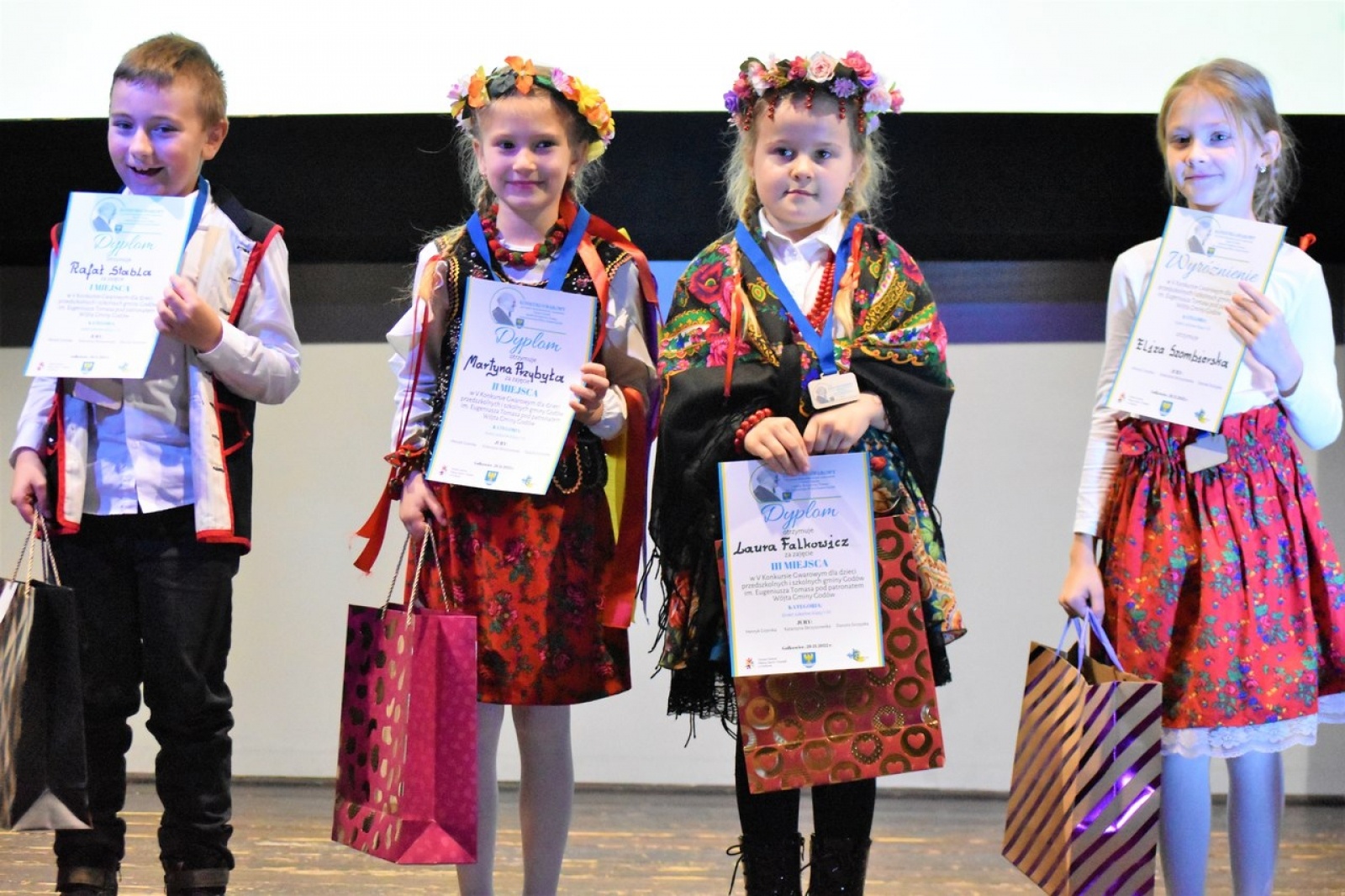 Zdjęcie w galerii na portalu naszwodzislaw.com: Gwara w naszej gminie ciągle żywa! Dzieciaki zaprezentowały swój kunszt wiadomości z regionu