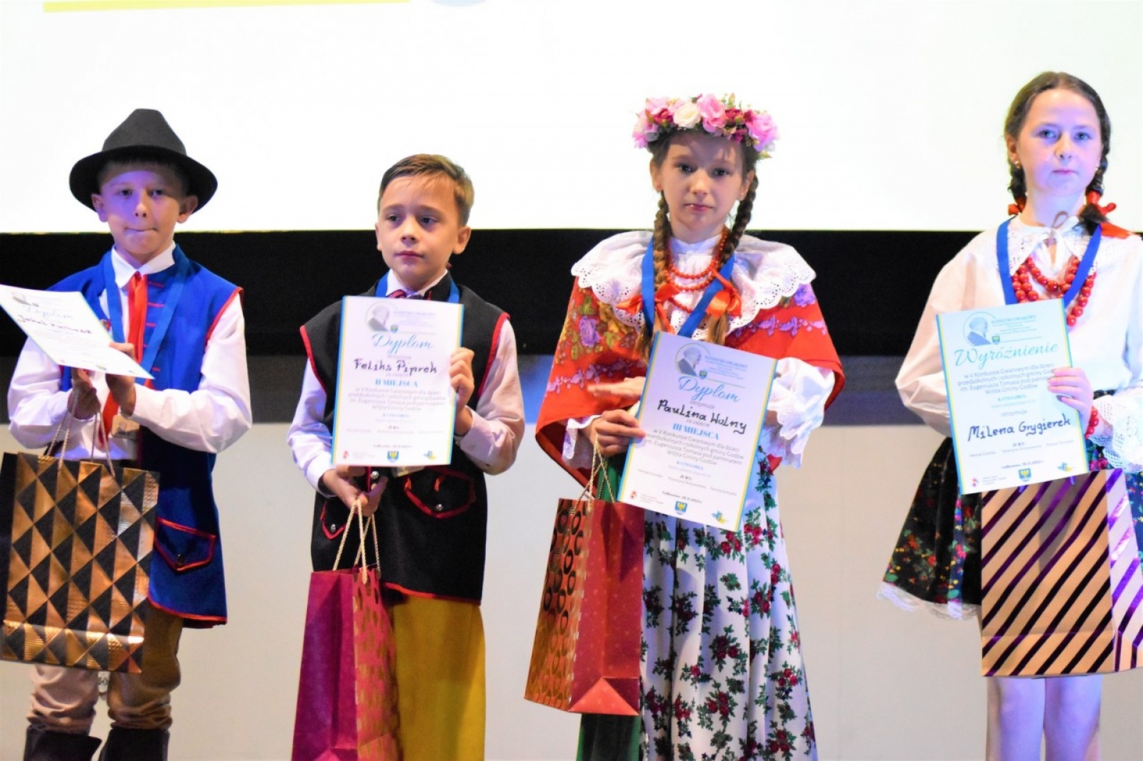 Zdjęcie w galerii na portalu naszwodzislaw.com: Gwara w naszej gminie ciągle żywa! Dzieciaki zaprezentowały swój kunszt wiadomości z regionu