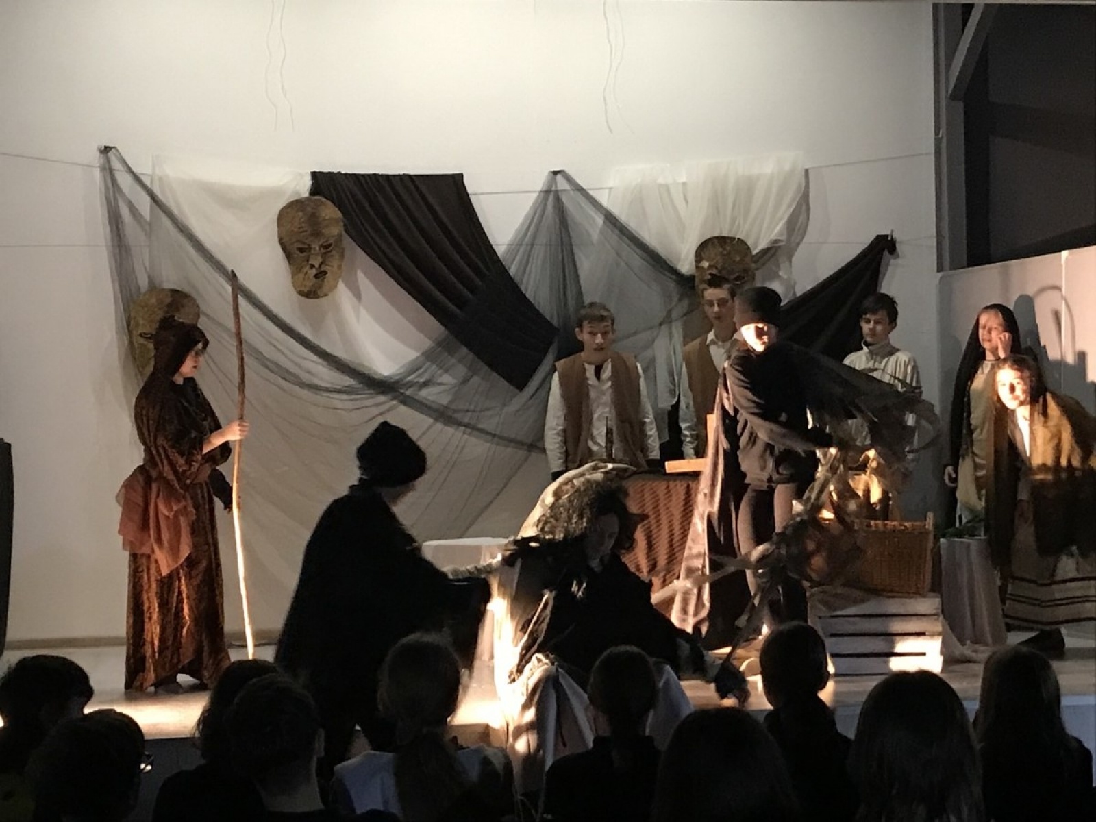 Zdjęcie w galerii na portalu naszwodzislaw.com: Niezwykły spektakl w SP16 [WIDEO] wiadomości z regionu