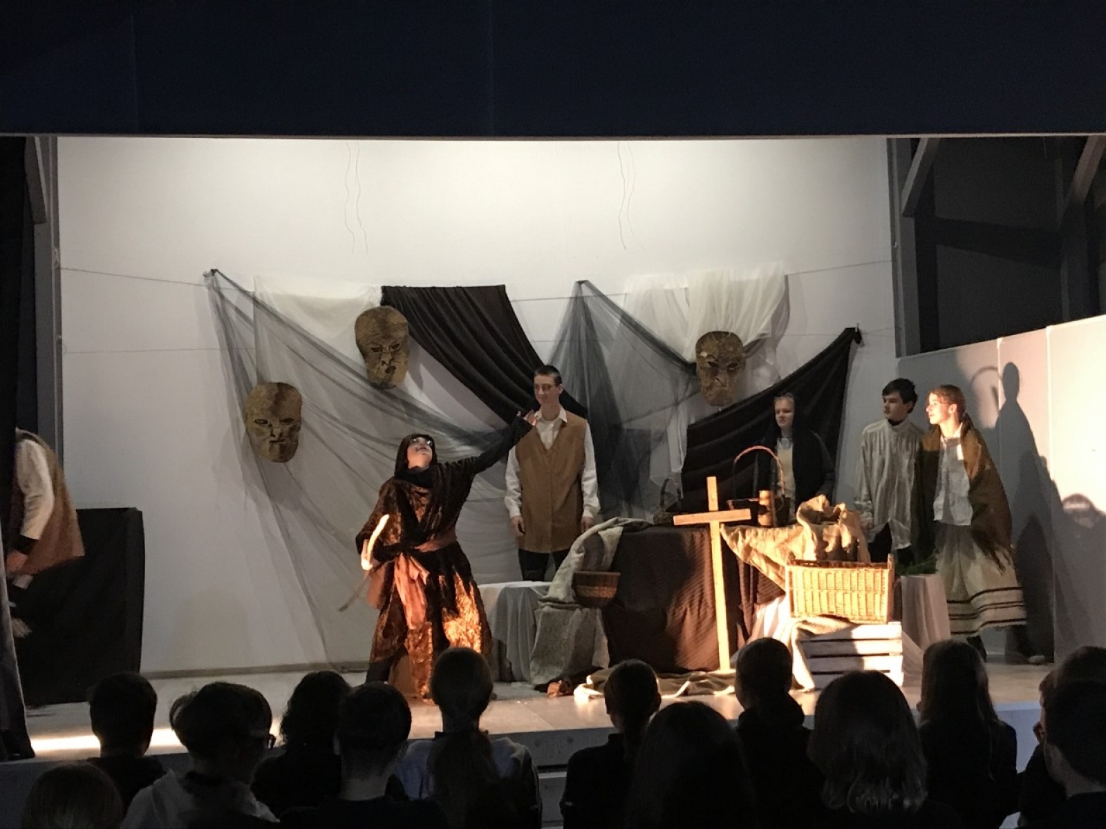 Zdjęcie w galerii na portalu naszwodzislaw.com: Niezwykły spektakl w SP16 [WIDEO] wiadomości z regionu