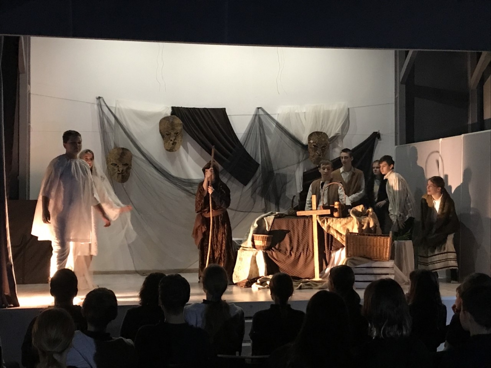 Zdjęcie w galerii na portalu naszwodzislaw.com: Niezwykły spektakl w SP16 [WIDEO] wiadomości z regionu