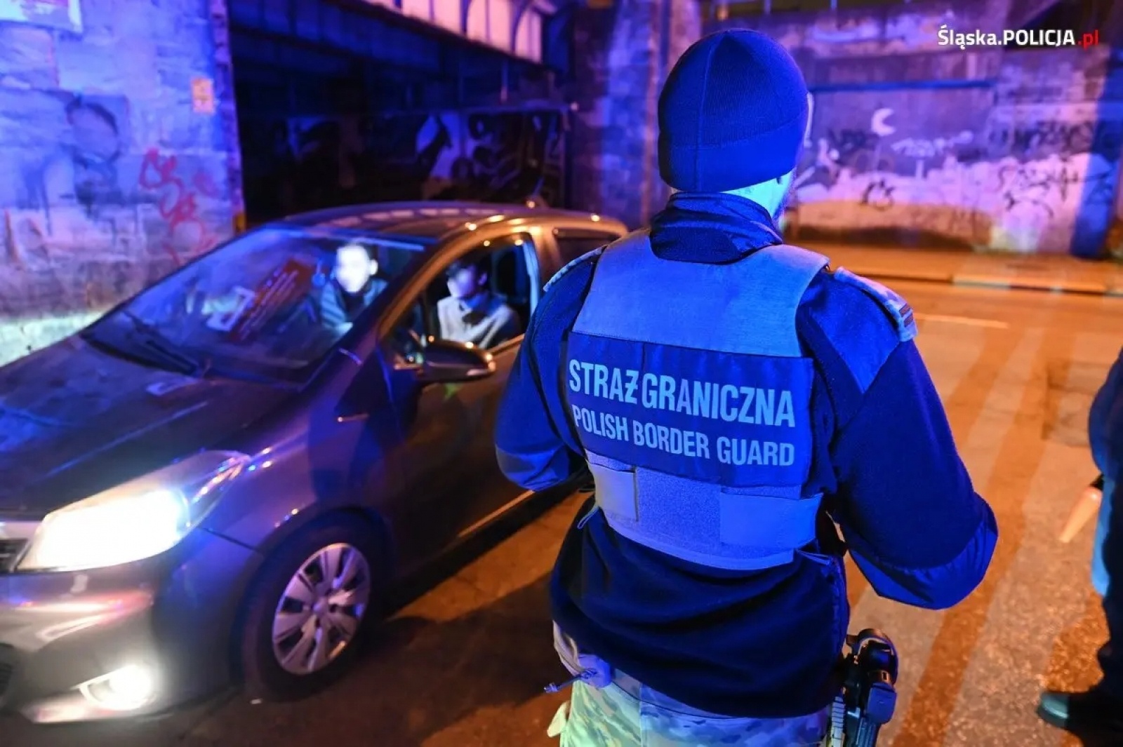 Zdjęcie w galerii na portalu naszwodzislaw.com: Podwózka na aplikację. Nocna akcja śląskiej policji wiadomości z regionu