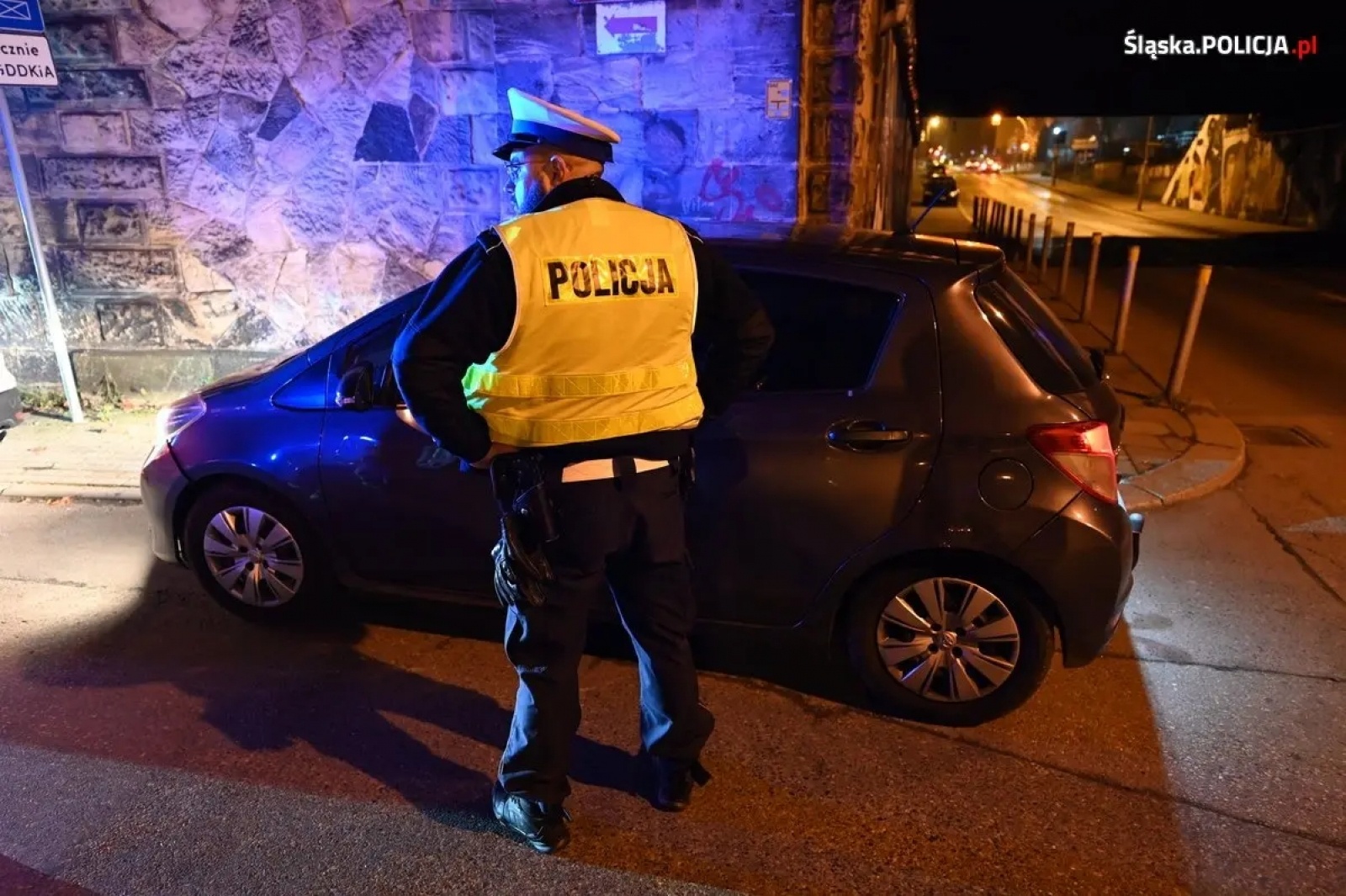 Zdjęcie w galerii na portalu naszwodzislaw.com: Podwózka na aplikację. Nocna akcja śląskiej policji wiadomości z regionu