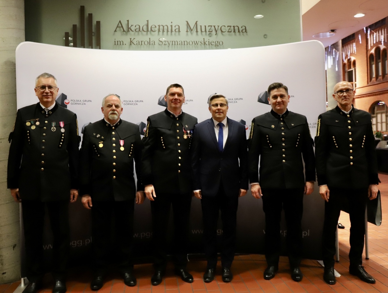 Zdjęcie w galerii na portalu naszwodzislaw.com: Uroczysta Akademia Barbórkowa Polskiej Grupy Górniczej wiadomości z regionu