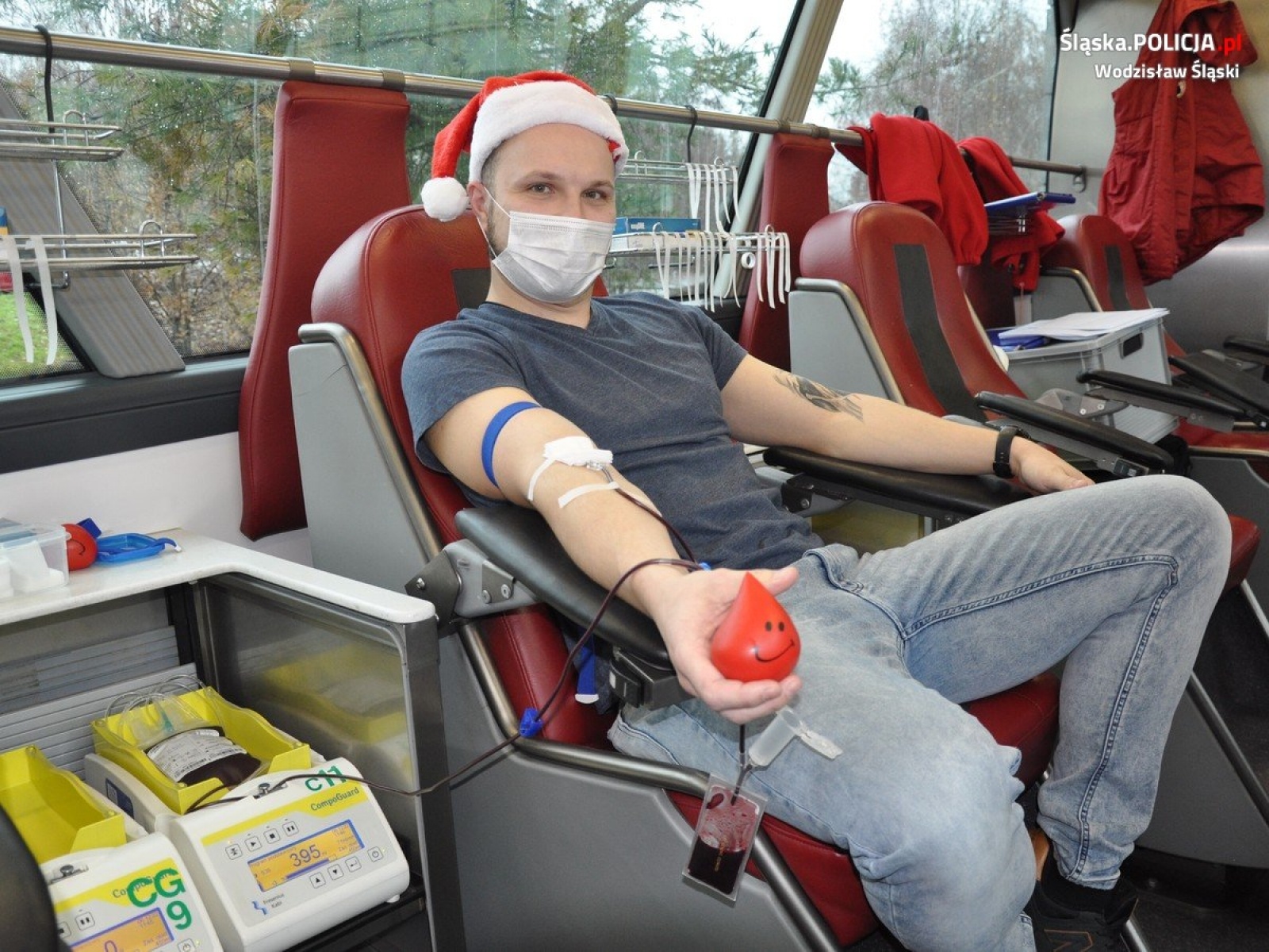 Zdjęcie w galerii na portalu naszwodzislaw.com: Zostali Mikołajami. Podarowali swą krew [FOTO] wiadomości z regionu