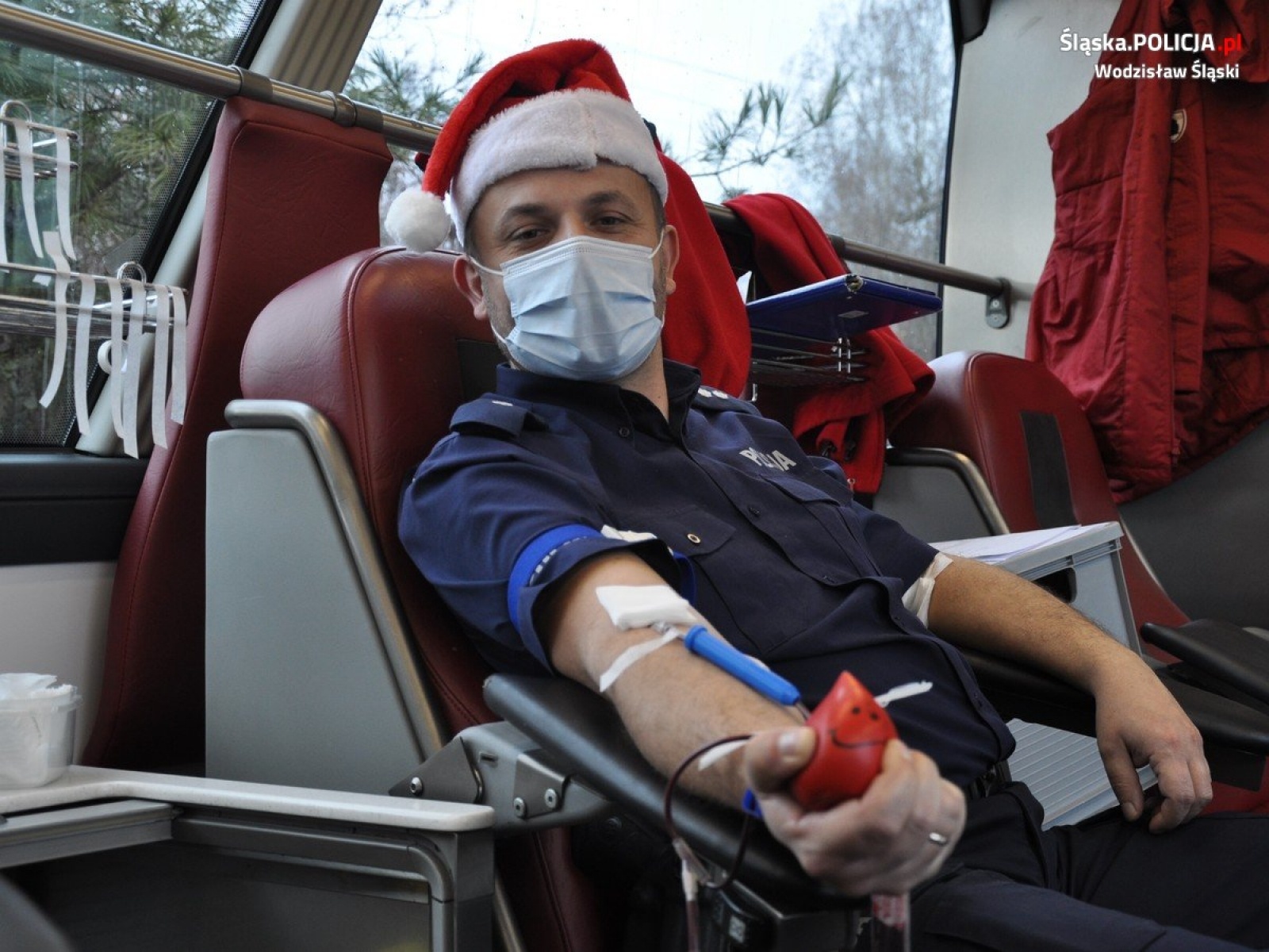 Zdjęcie w galerii na portalu naszwodzislaw.com: Zostali Mikołajami. Podarowali swą krew [FOTO] wiadomości z regionu