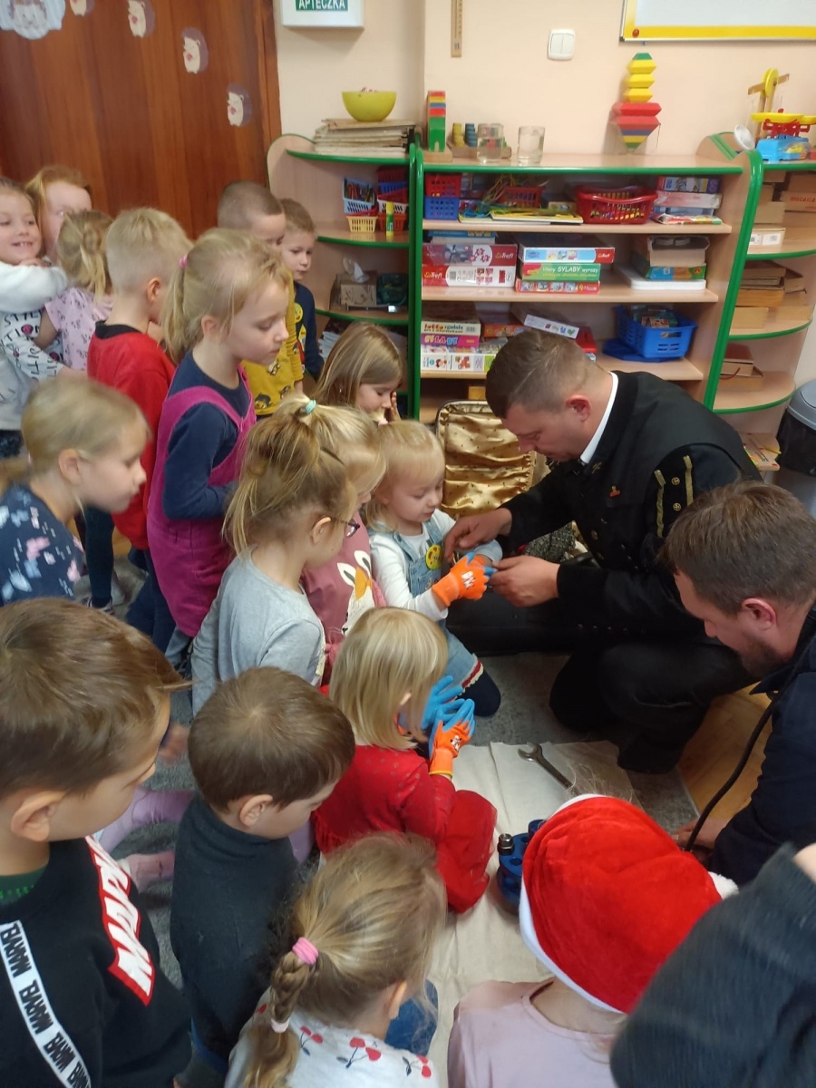 Zdjęcie w galerii na portalu naszwodzislaw.com: Przedszkolaki z Pszowa poznały zawód górnika wiadomości z regionu