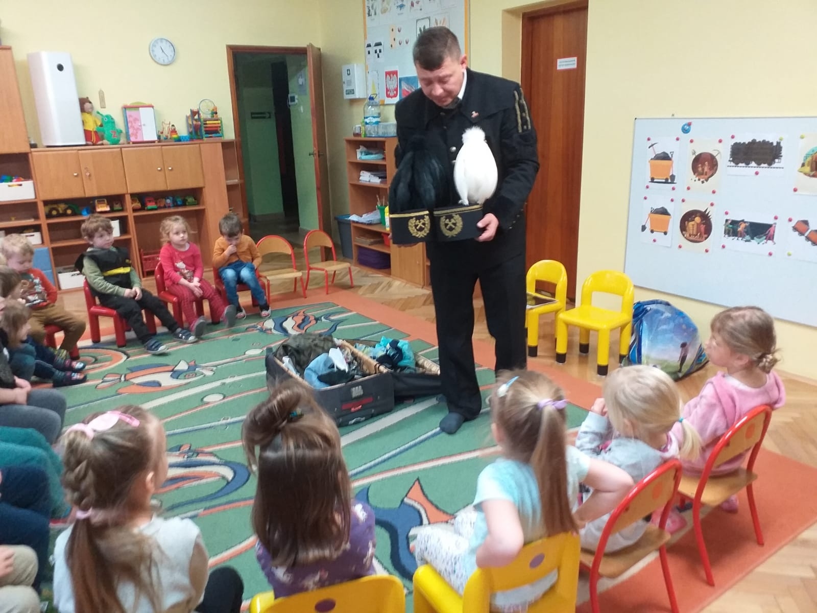 Zdjęcie w galerii na portalu naszwodzislaw.com: Przedszkolaki z Pszowa poznały zawód górnika wiadomości z regionu