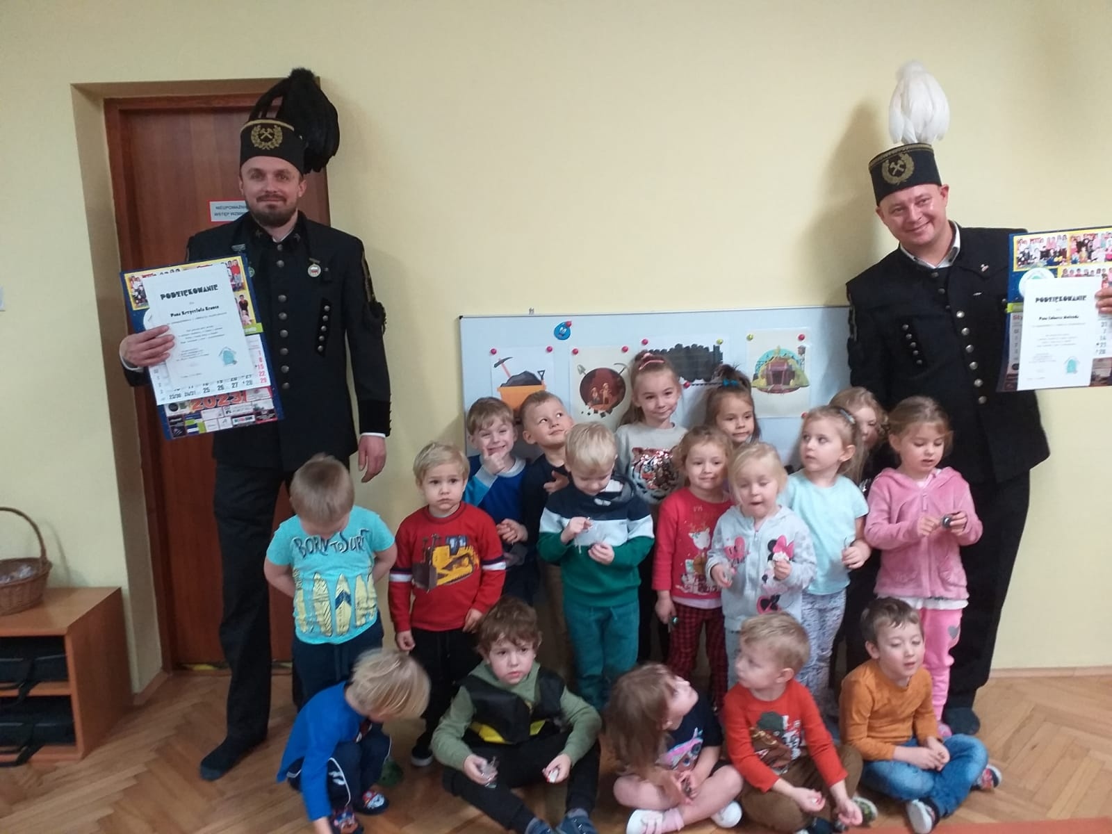 Zdjęcie w galerii na portalu naszwodzislaw.com: Przedszkolaki z Pszowa poznały zawód górnika wiadomości z regionu