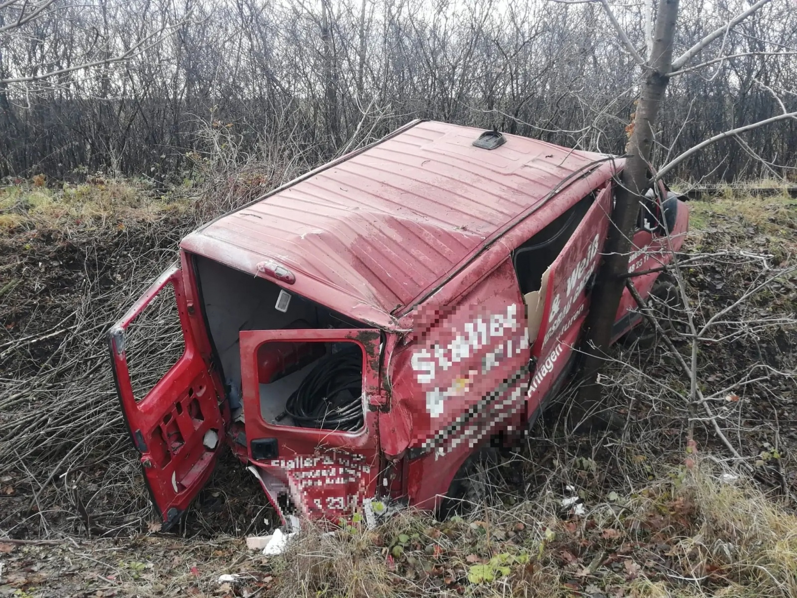 Zdjęcie w galerii na portalu naszwodzislaw.com: Trzy osoby ranne w wypadku na trasie Racibórz-Lubomia [FOTO] wiadomości z regionu