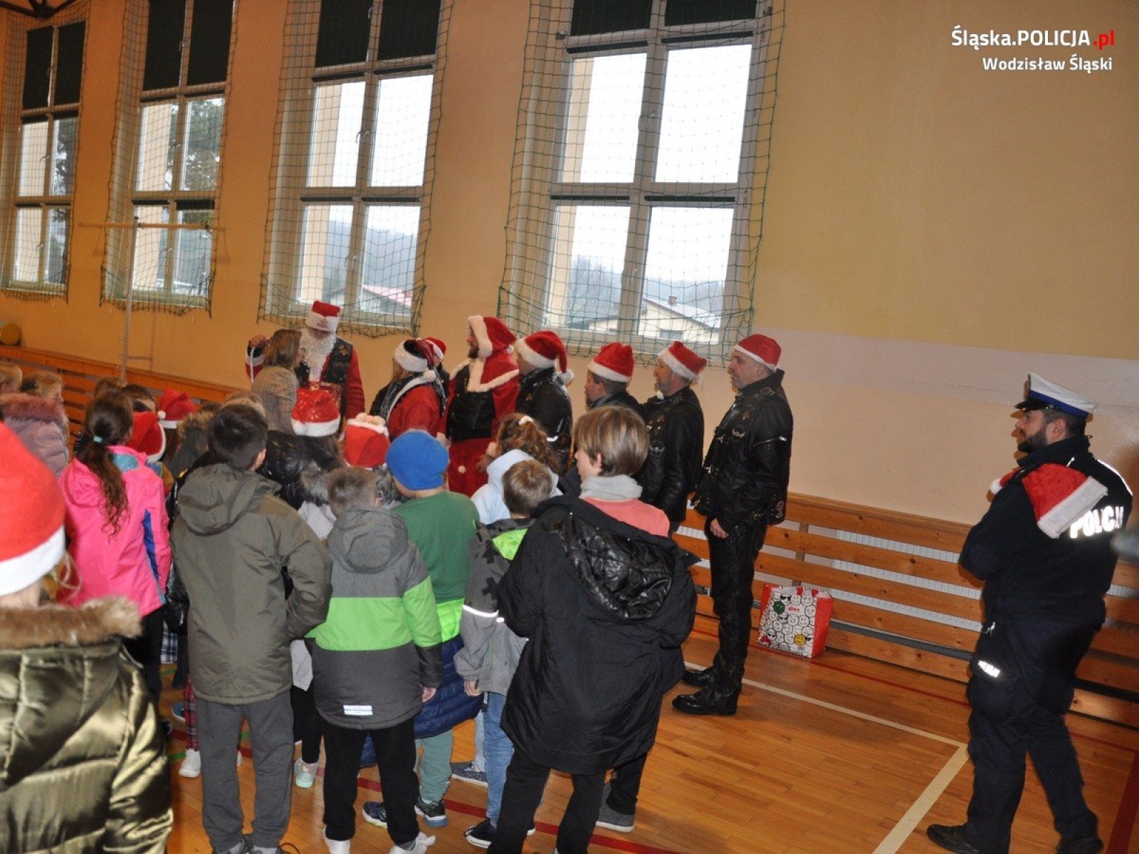 Zdjęcie w galerii na portalu naszwodzislaw.com: Motocyklowe Mikołajki w Krostoszowicach wiadomości z regionu