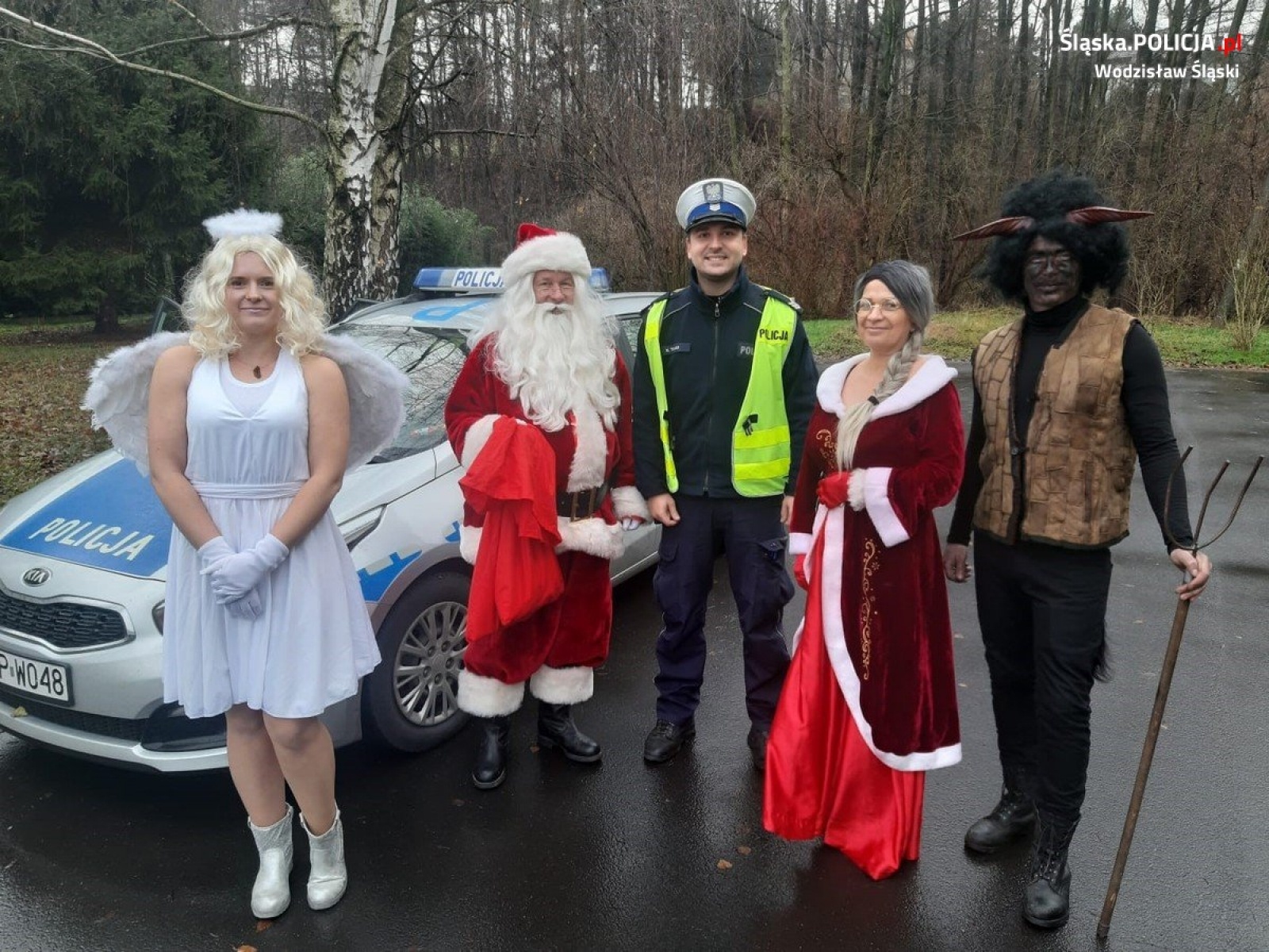 Zdjęcie w galerii na portalu naszwodzislaw.com: Mikołaj podziękował wodzisławskim policjantom wiadomości z regionu