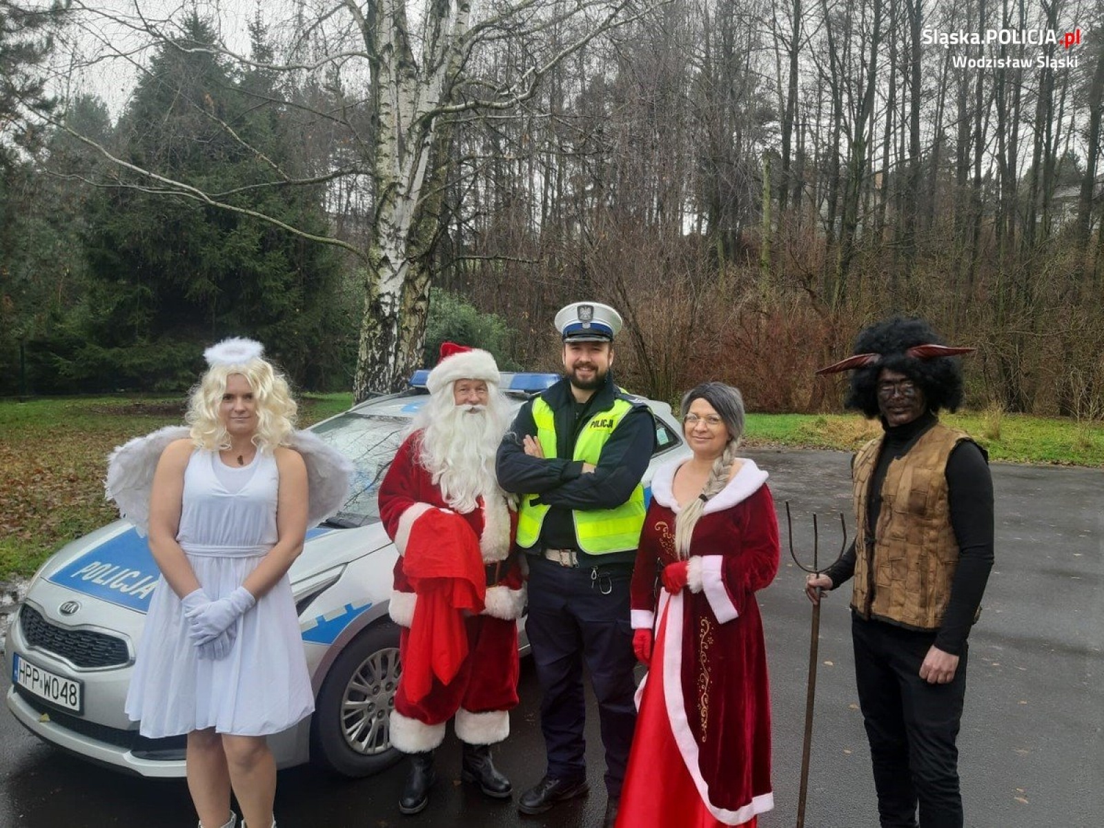 Zdjęcie w galerii na portalu naszwodzislaw.com: Mikołaj podziękował wodzisławskim policjantom wiadomości z regionu