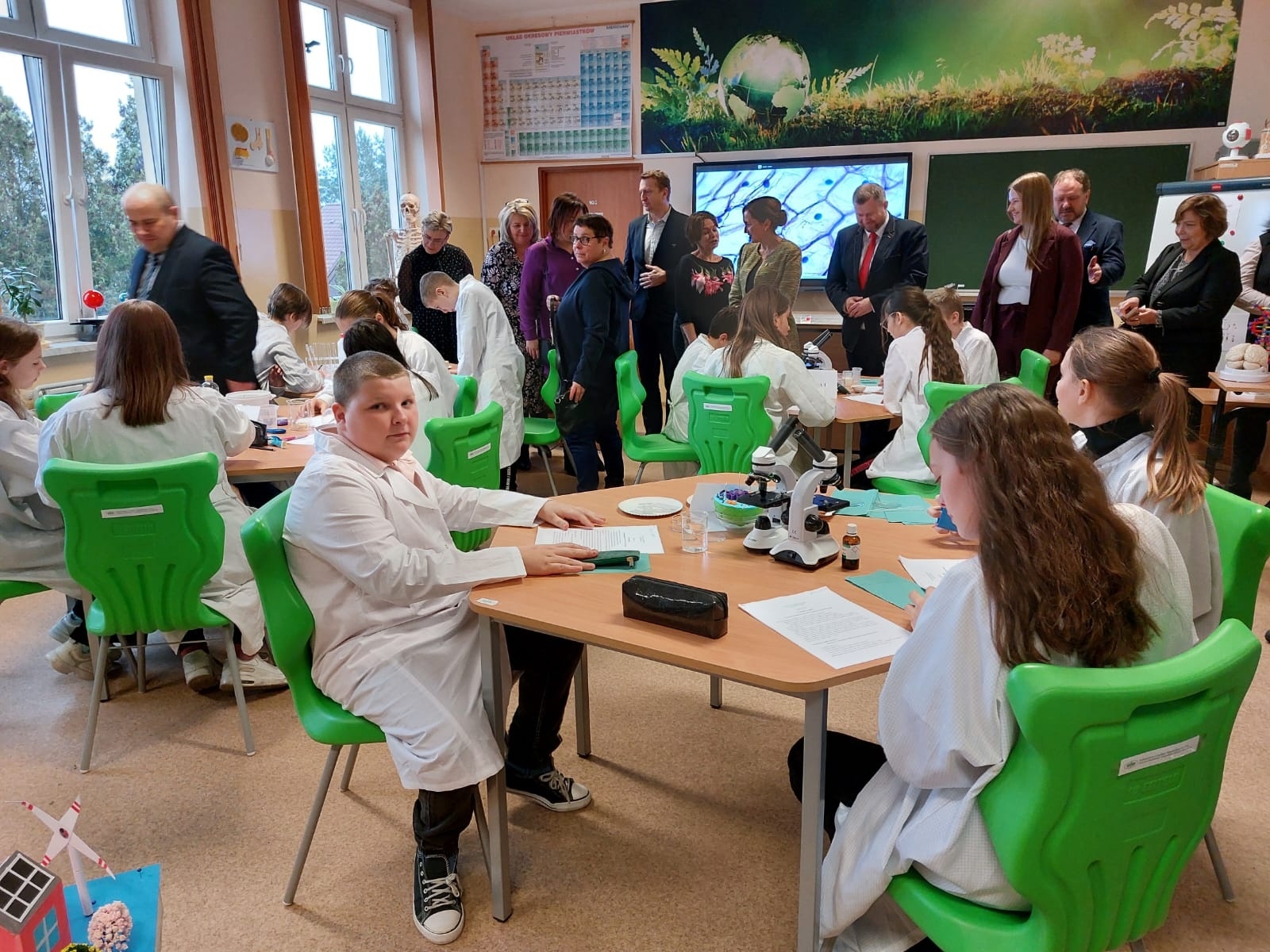 Zdjęcie w galerii na portalu naszwodzislaw.com: W czyżowickiej podstawówce powstało Zielone laboratorium wiadomości z regionu