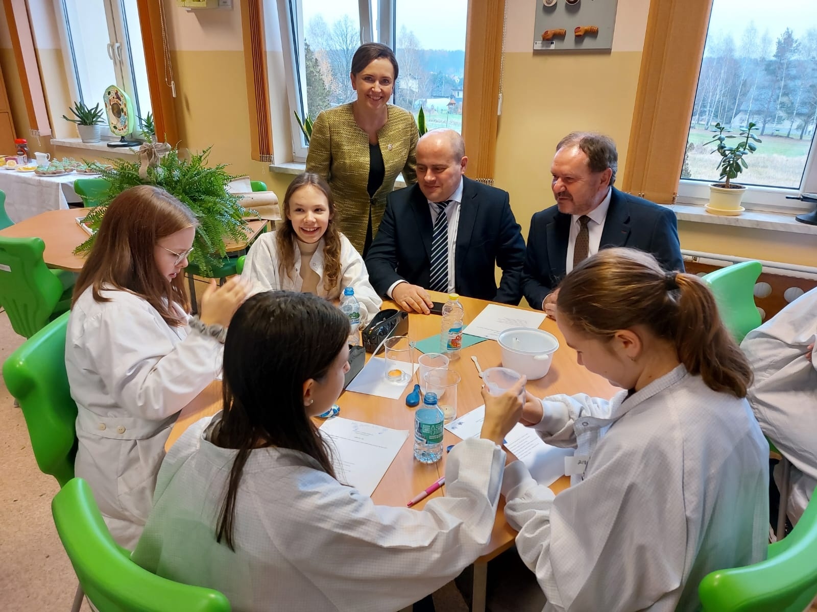 Zdjęcie w galerii na portalu naszwodzislaw.com: W czyżowickiej podstawówce powstało Zielone laboratorium wiadomości z regionu