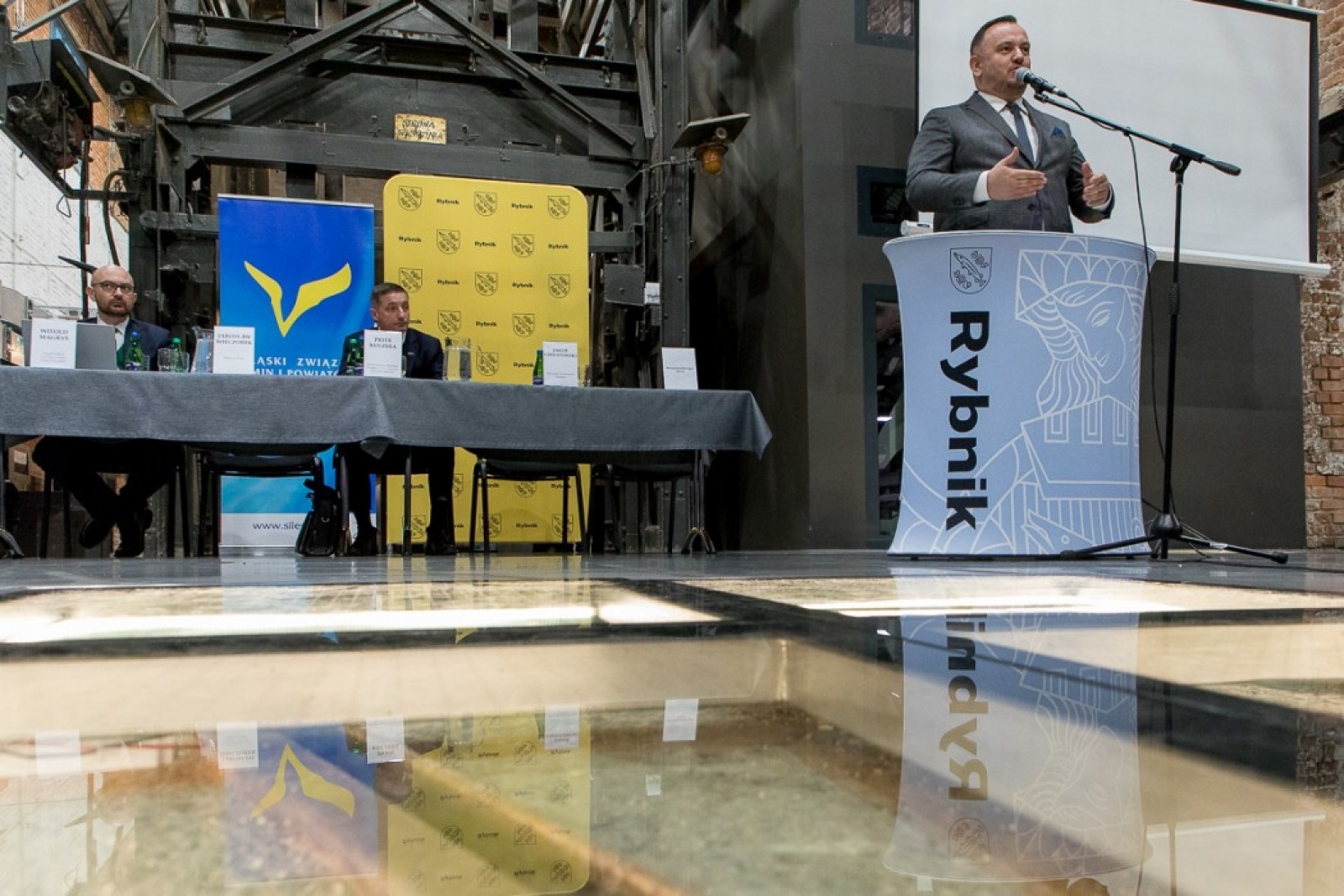 Zdjęcie w galerii na portalu naszwodzislaw.com: W Rybniku odbyła się sesja Zgromadzenia Ogólnego Śląskiego Związku Gmin i Powiatów wiadomości z regionu