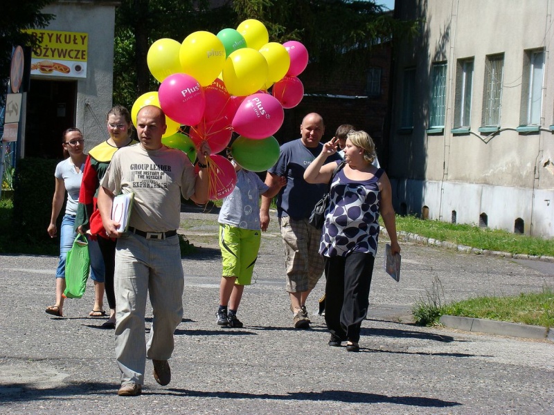 Zdjęcie w galerii na portalu naszwodzislaw.com: Studenci czytali małym pacjentom  wiadomości z regionu