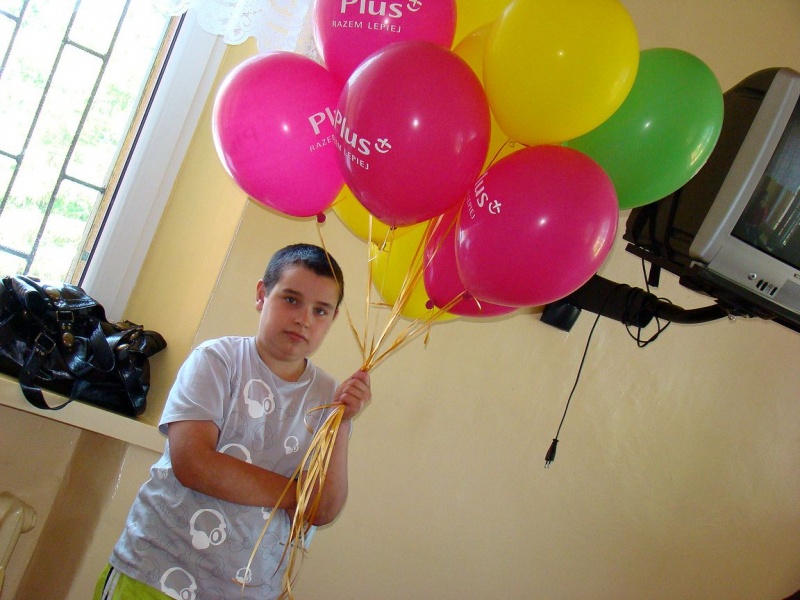 Zdjęcie w galerii na portalu naszwodzislaw.com: Studenci czytali małym pacjentom  wiadomości z regionu