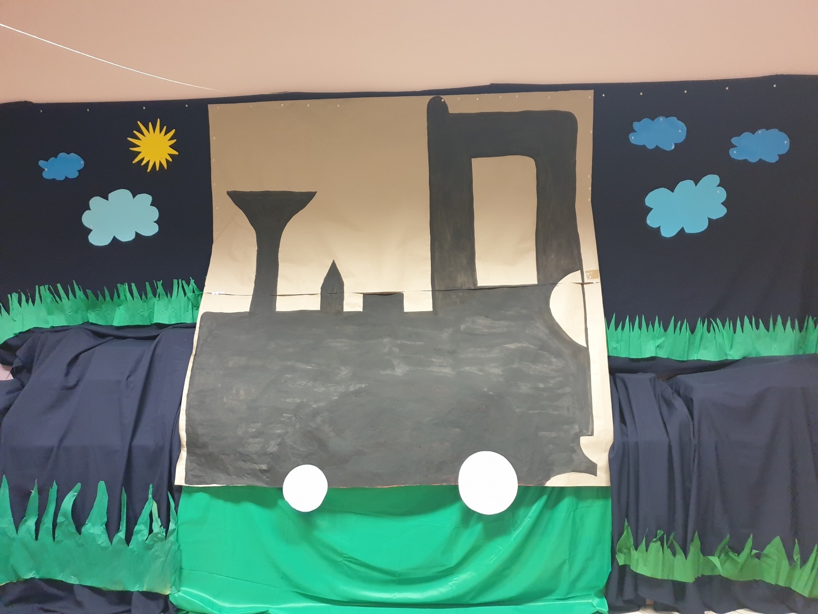 Zdjęcie w galerii na portalu naszwodzislaw.com: Na banhofie stoi cug, czyli konkurs gwary w ZSP 3 wiadomości z regionu