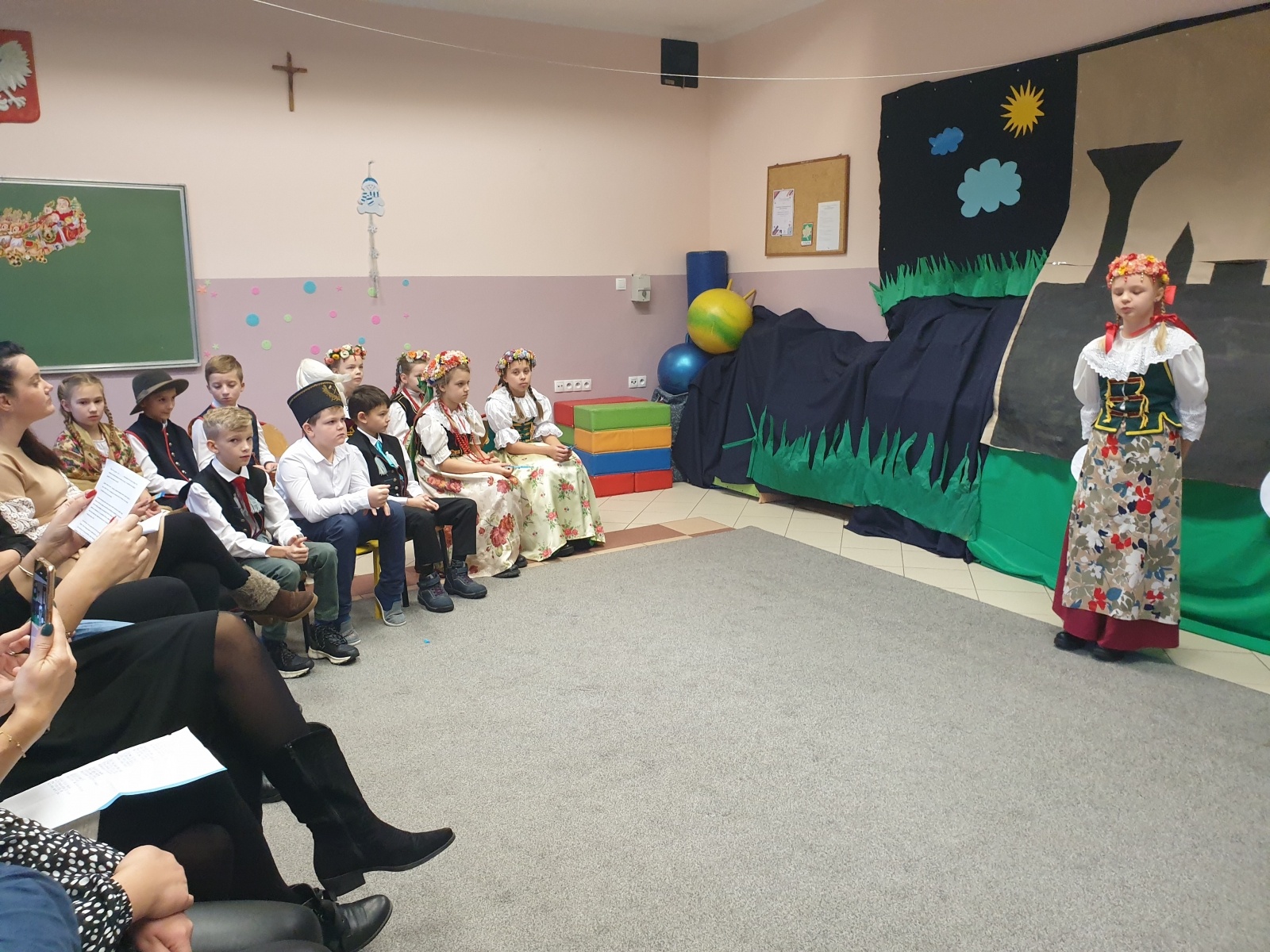 Zdjęcie w galerii na portalu naszwodzislaw.com: Na banhofie stoi cug, czyli konkurs gwary w ZSP 3 wiadomości z regionu