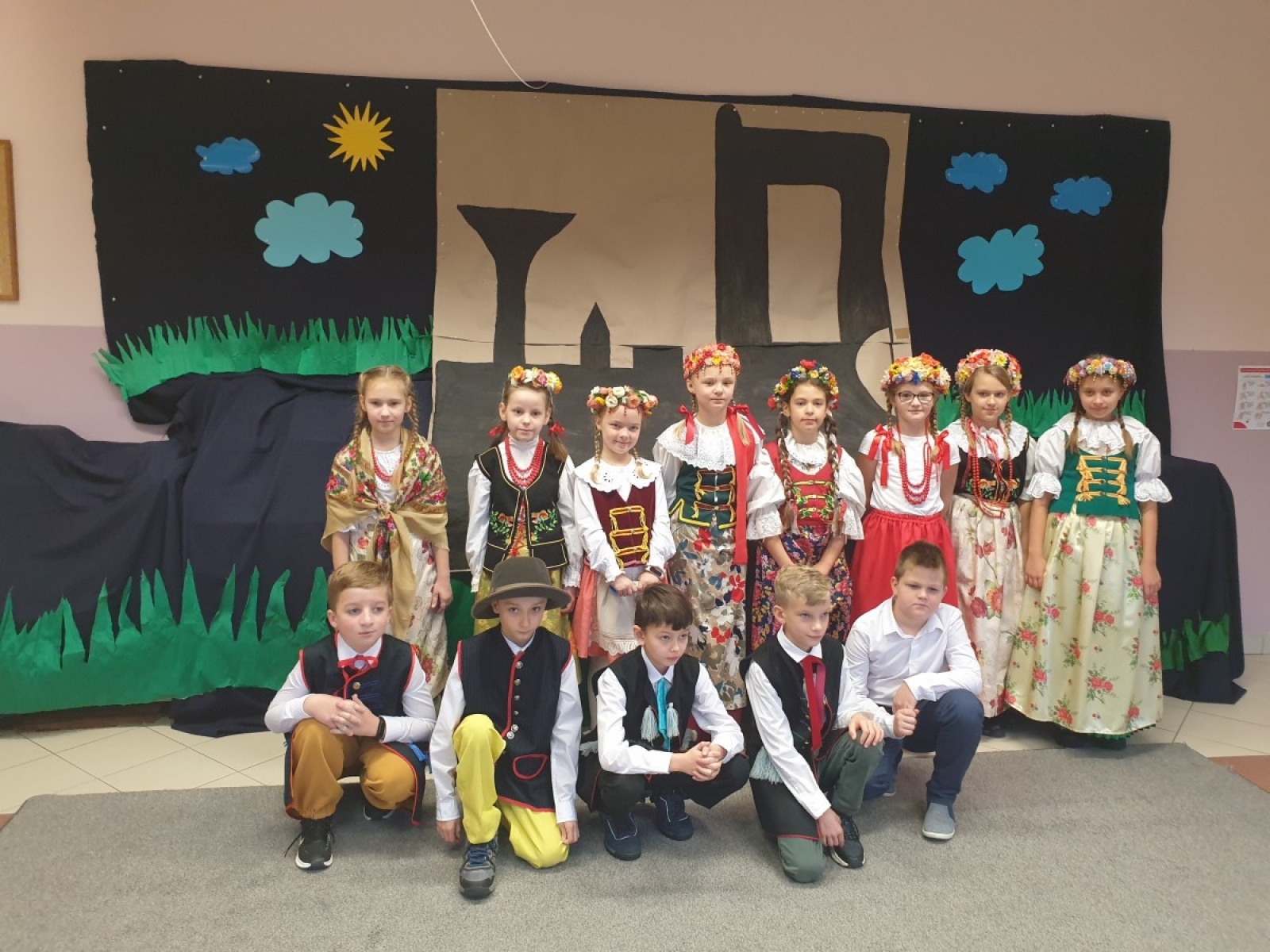 Zdjęcie w galerii na portalu naszwodzislaw.com: Na banhofie stoi cug, czyli konkurs gwary w ZSP 3 wiadomości z regionu