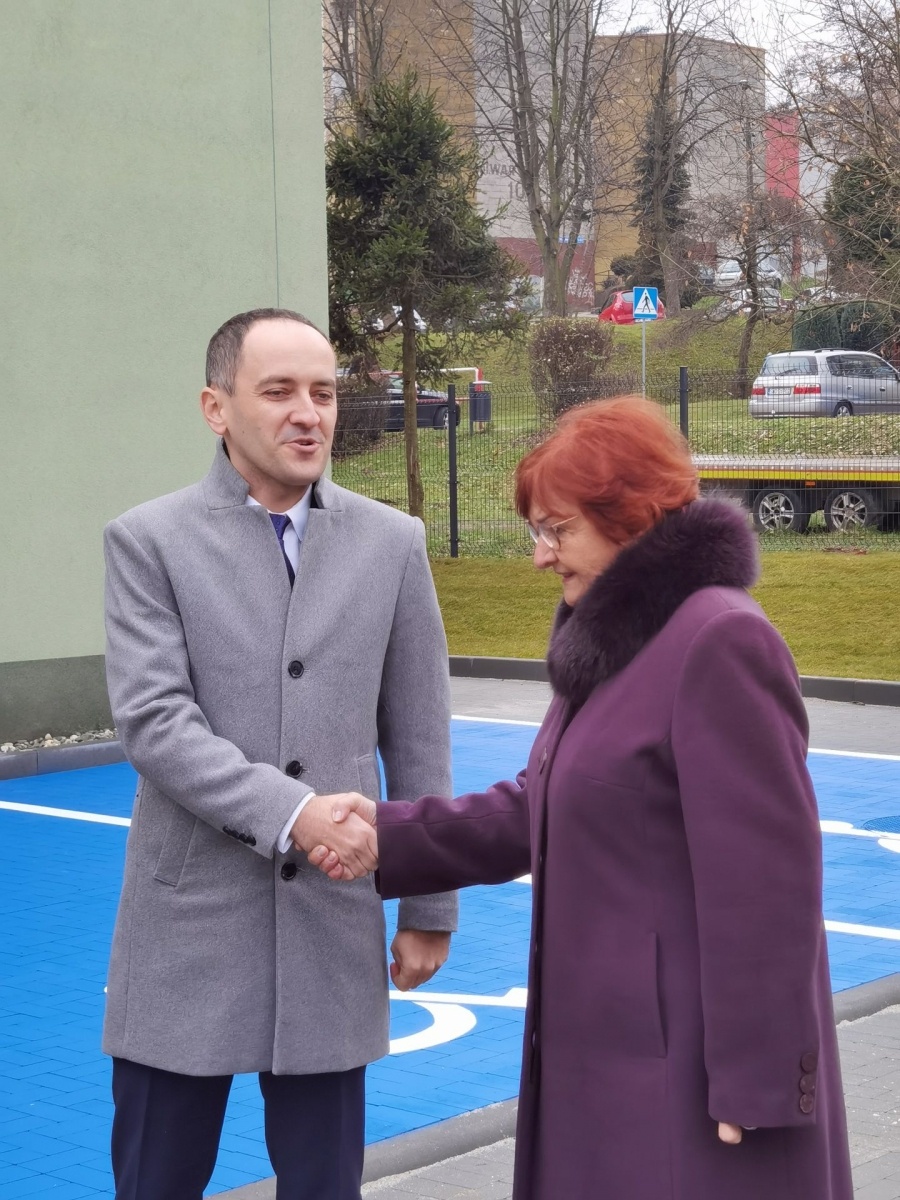 Zdjęcie w galerii na portalu naszwodzislaw.com: Nowe szaty wodzisławskiego Tischnera i Plastyka [FOTO] wiadomości z regionu