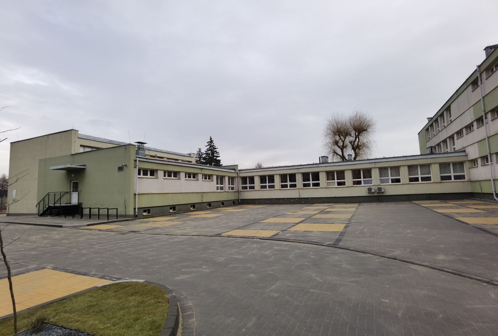 Zdjęcie w galerii na portalu naszwodzislaw.com: Nowe szaty wodzisławskiego Tischnera i Plastyka [FOTO] wiadomości z regionu