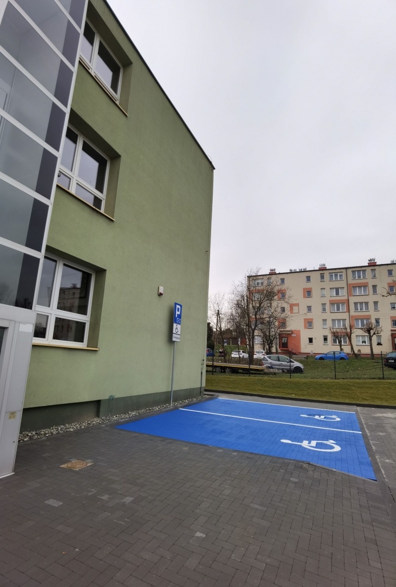 Zdjęcie w galerii na portalu naszwodzislaw.com: Nowe szaty wodzisławskiego Tischnera i Plastyka [FOTO] wiadomości z regionu