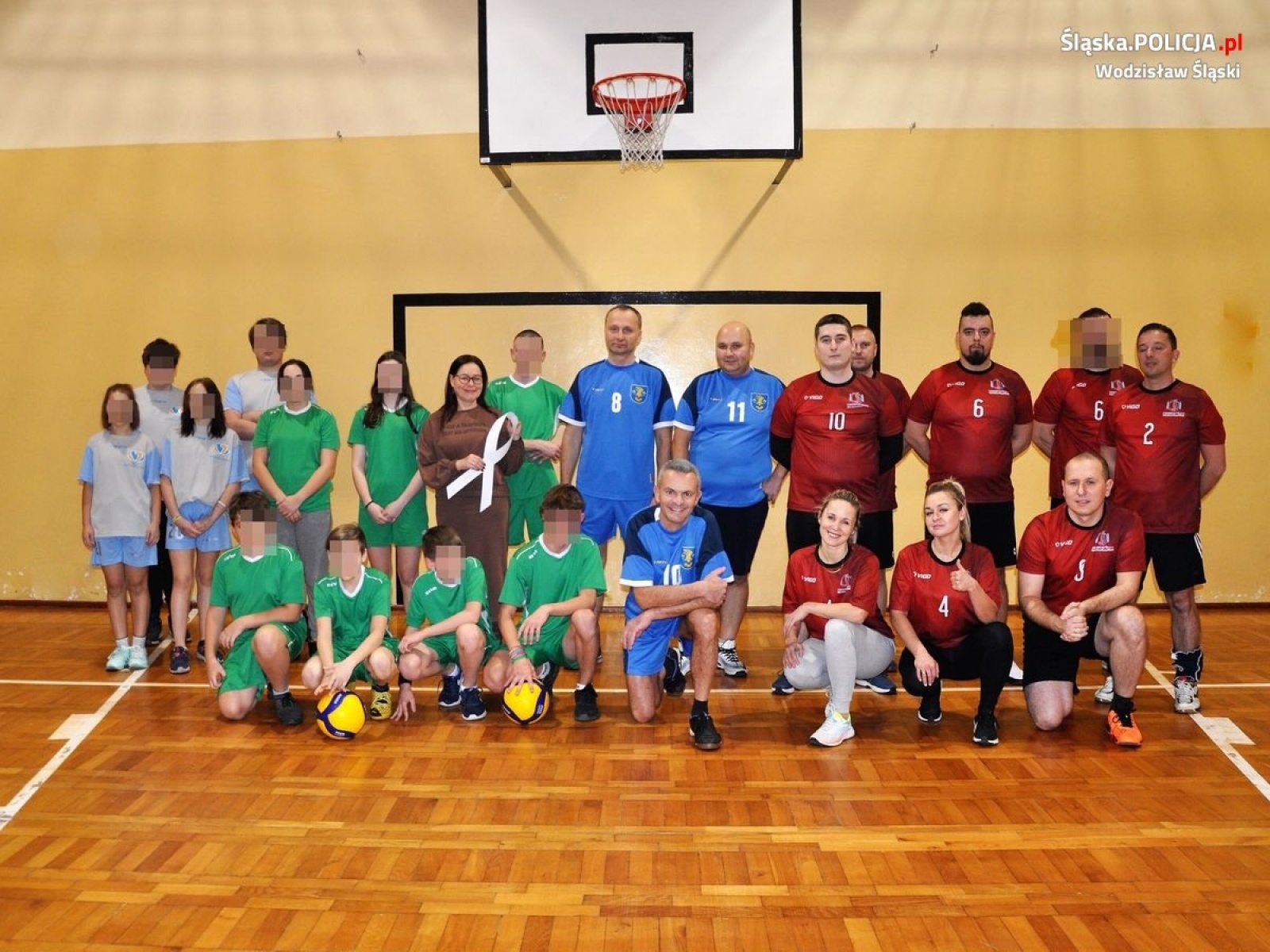 Zdjęcie w galerii na portalu naszwodzislaw.com: To był mecz z przesłaniem – przeciw CYBERprzeMOCY [FOTO] wiadomości z regionu