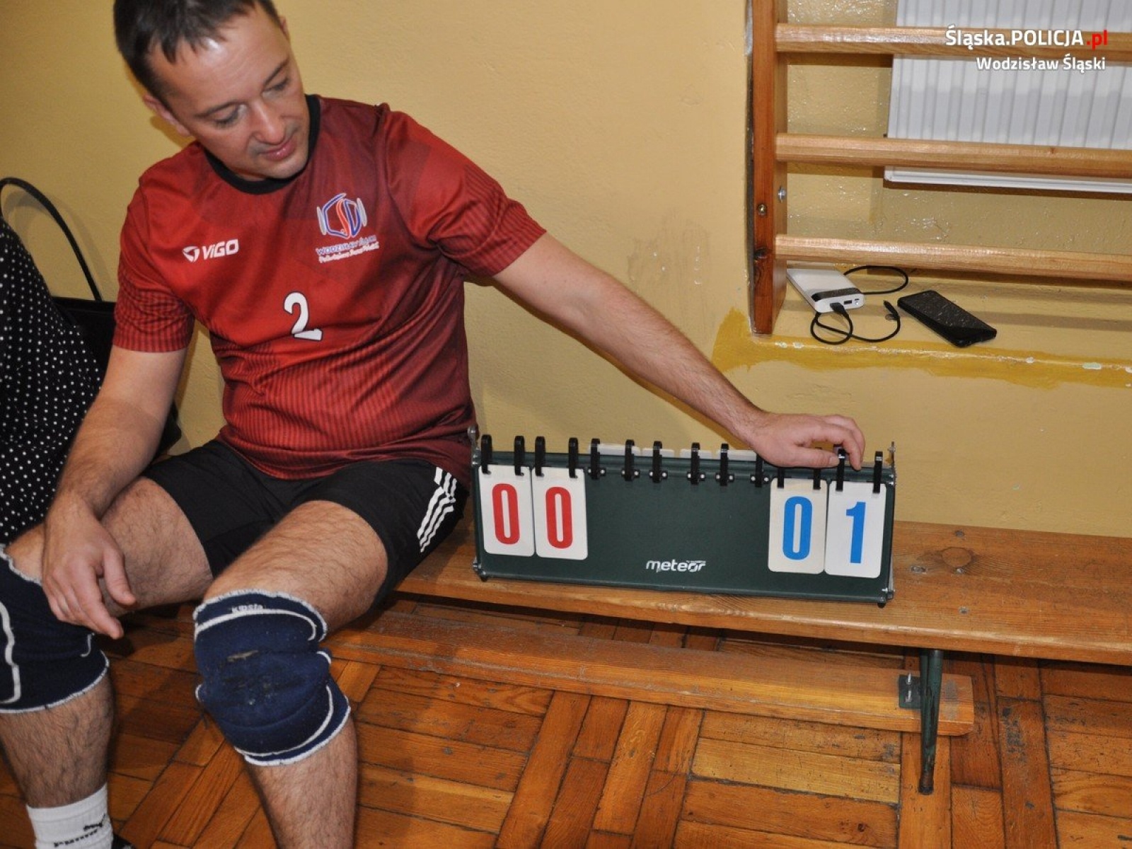 Zdjęcie w galerii na portalu naszwodzislaw.com: To był mecz z przesłaniem – przeciw CYBERprzeMOCY [FOTO] wiadomości z regionu