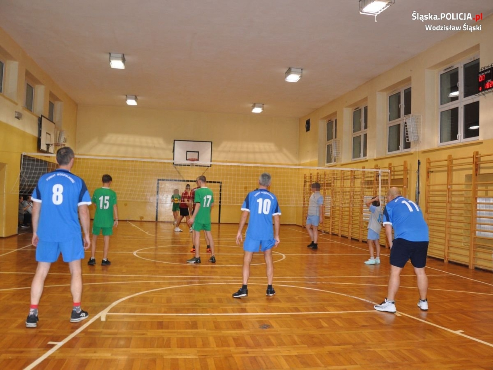 Zdjęcie w galerii na portalu naszwodzislaw.com: To był mecz z przesłaniem – przeciw CYBERprzeMOCY [FOTO] wiadomości z regionu