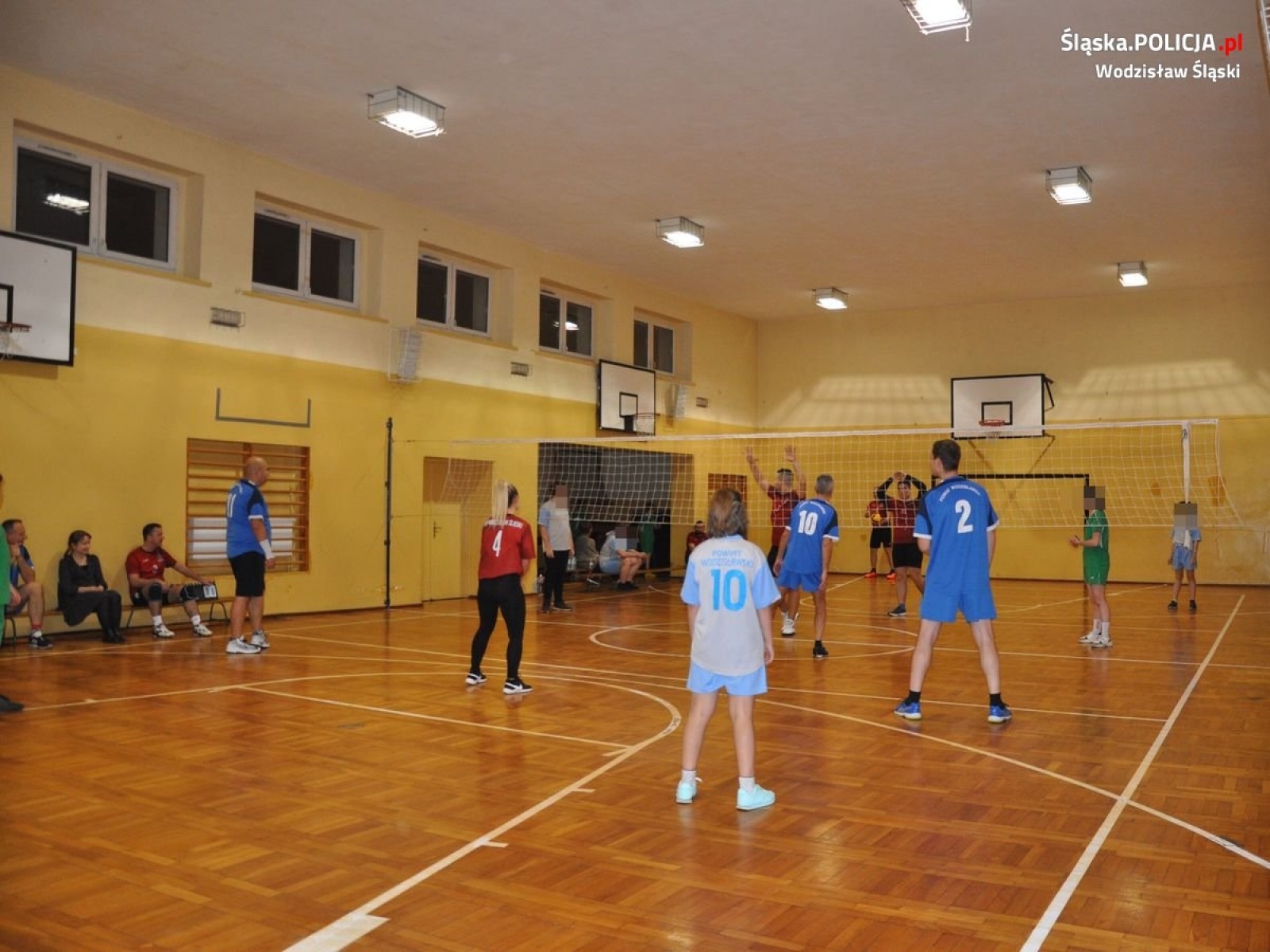 Zdjęcie w galerii na portalu naszwodzislaw.com: To był mecz z przesłaniem – przeciw CYBERprzeMOCY [FOTO] wiadomości z regionu