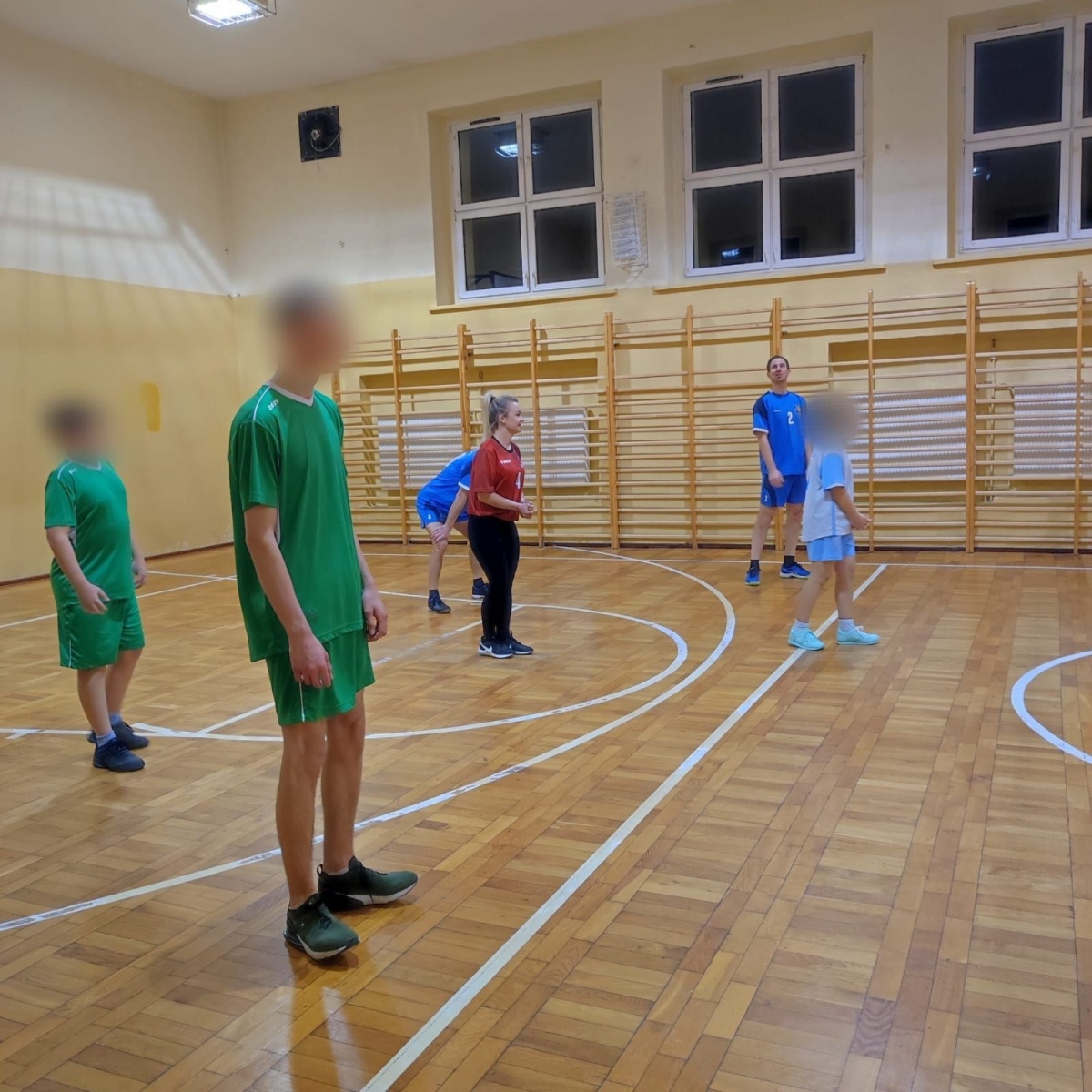 Zdjęcie w galerii na portalu naszwodzislaw.com: To był mecz z przesłaniem – przeciw CYBERprzeMOCY [FOTO] wiadomości z regionu