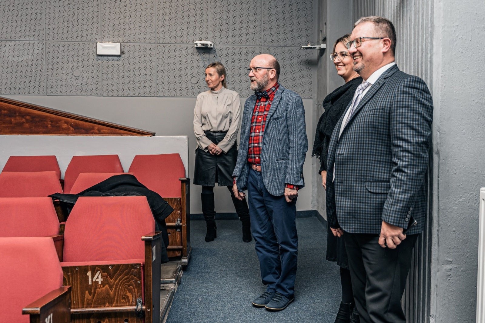 Zdjęcie w galerii na portalu naszwodzislaw.com: Artur Barciś w Gminie Godów. Odwiedził młodych aktorów, spotkał się z mieszkańcami [FOTO] wiadomości z regionu