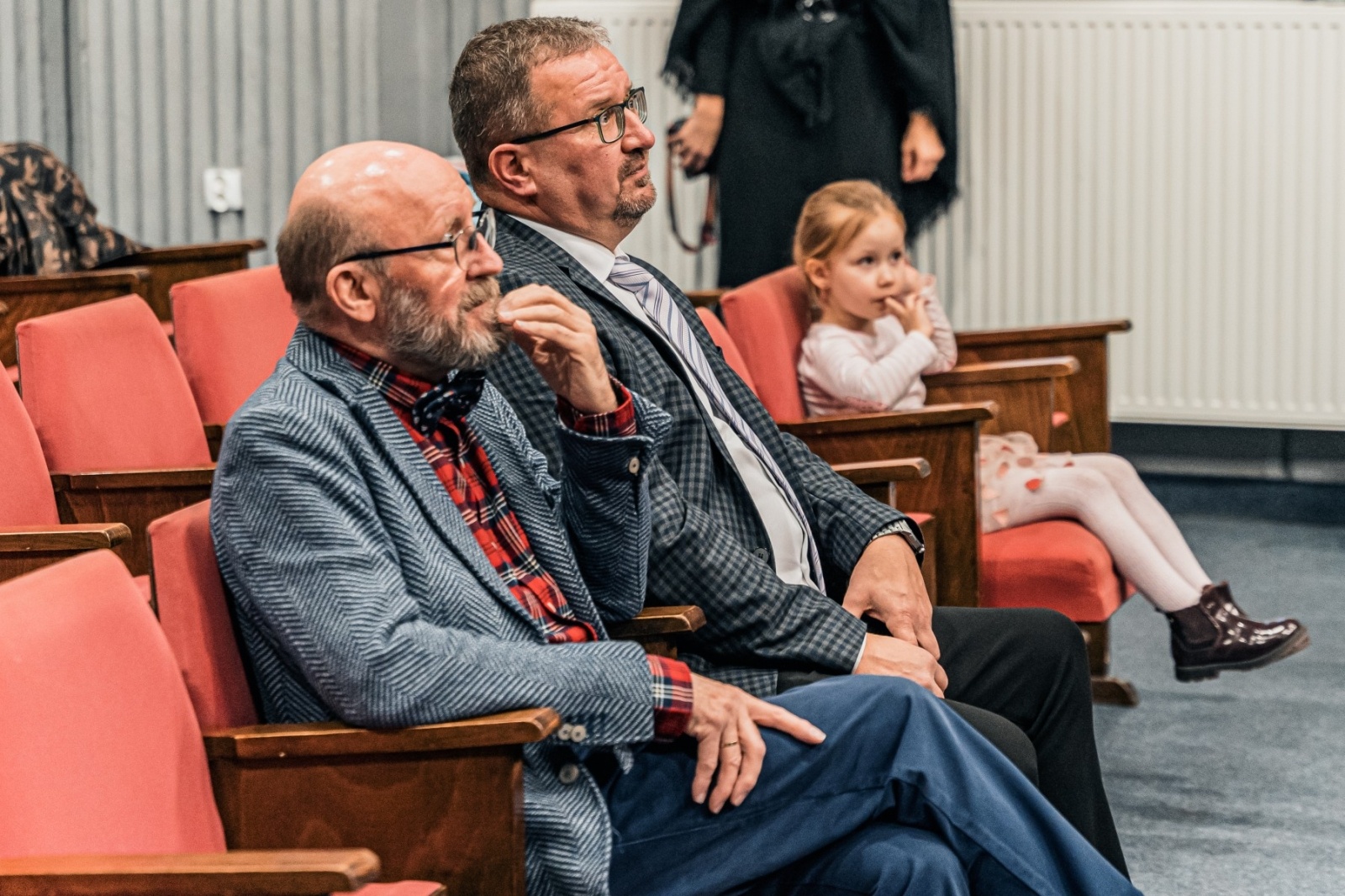 Zdjęcie w galerii na portalu naszwodzislaw.com: Artur Barciś w Gminie Godów. Odwiedził młodych aktorów, spotkał się z mieszkańcami [FOTO] wiadomości z regionu
