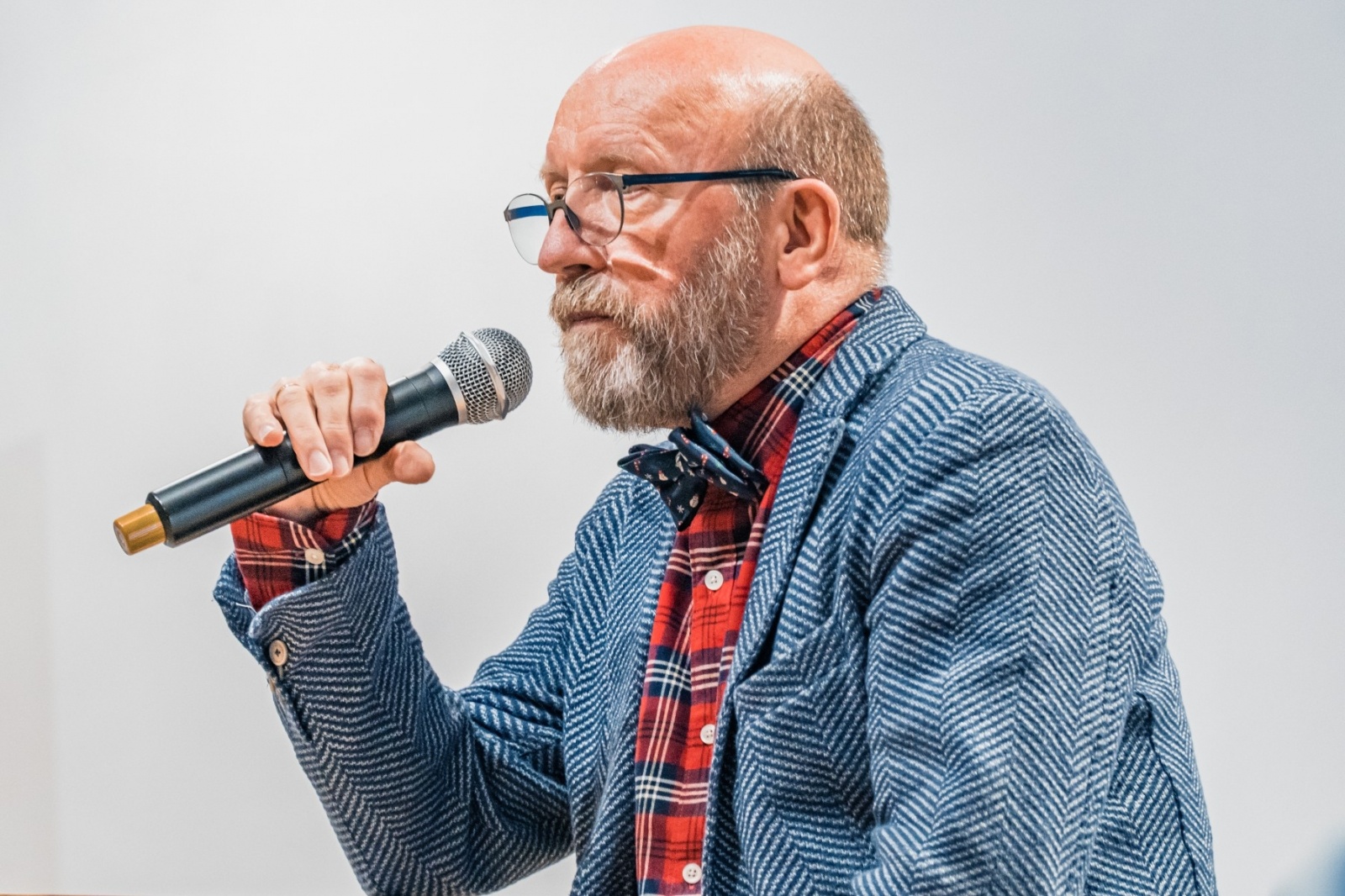 Zdjęcie w galerii na portalu naszwodzislaw.com: Artur Barciś w Gminie Godów. Odwiedził młodych aktorów, spotkał się z mieszkańcami [FOTO] wiadomości z regionu
