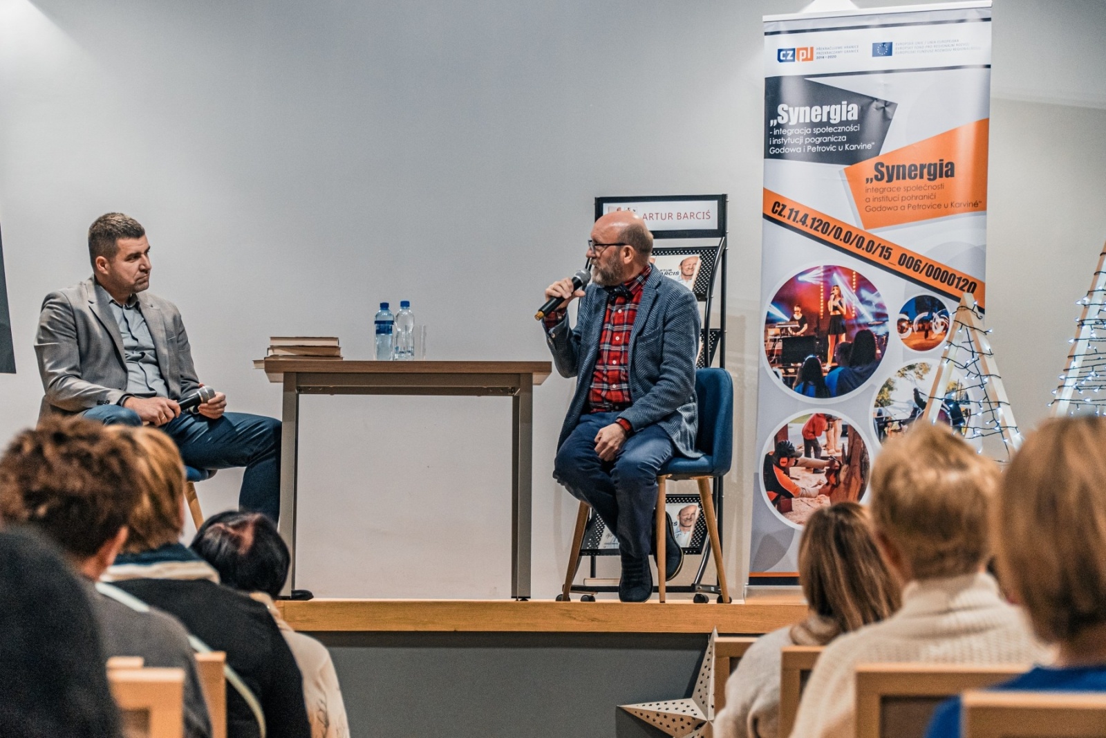 Zdjęcie w galerii na portalu naszwodzislaw.com: Artur Barciś w Gminie Godów. Odwiedził młodych aktorów, spotkał się z mieszkańcami [FOTO] wiadomości z regionu