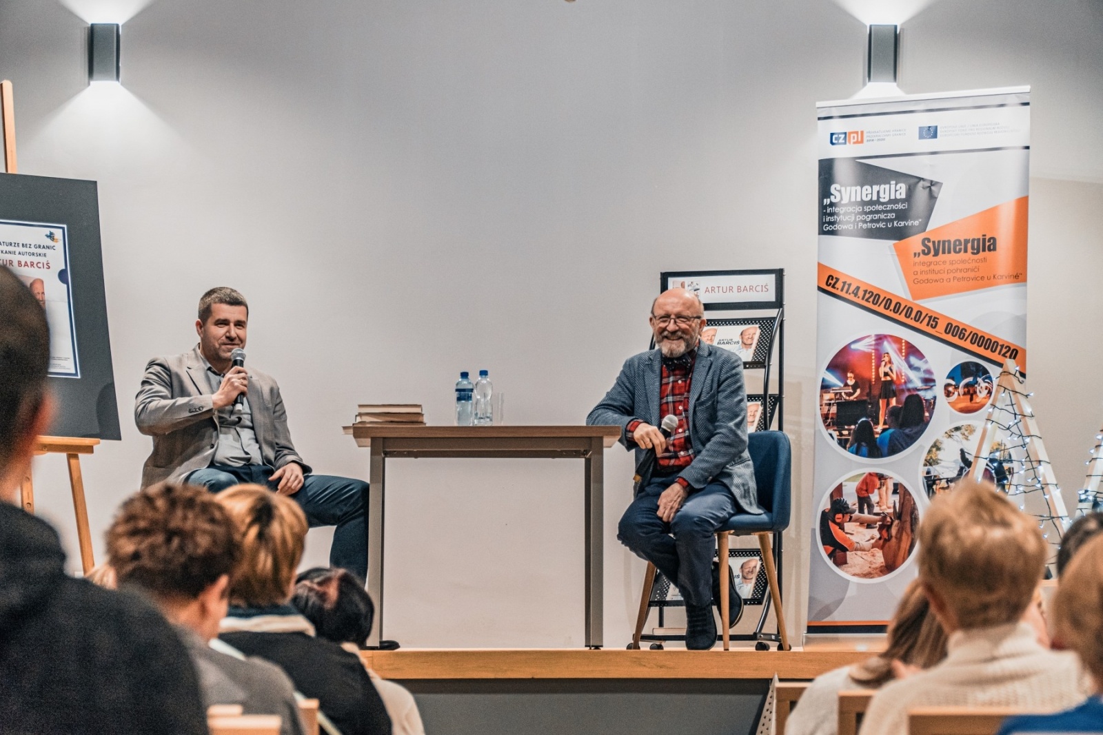 Zdjęcie w galerii na portalu naszwodzislaw.com: Artur Barciś w Gminie Godów. Odwiedził młodych aktorów, spotkał się z mieszkańcami [FOTO] wiadomości z regionu