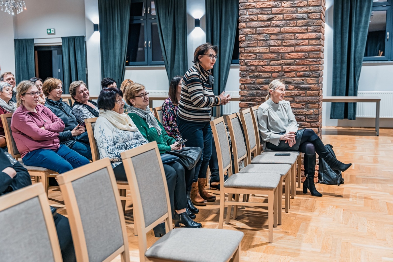 Zdjęcie w galerii na portalu naszwodzislaw.com: Artur Barciś w Gminie Godów. Odwiedził młodych aktorów, spotkał się z mieszkańcami [FOTO] wiadomości z regionu