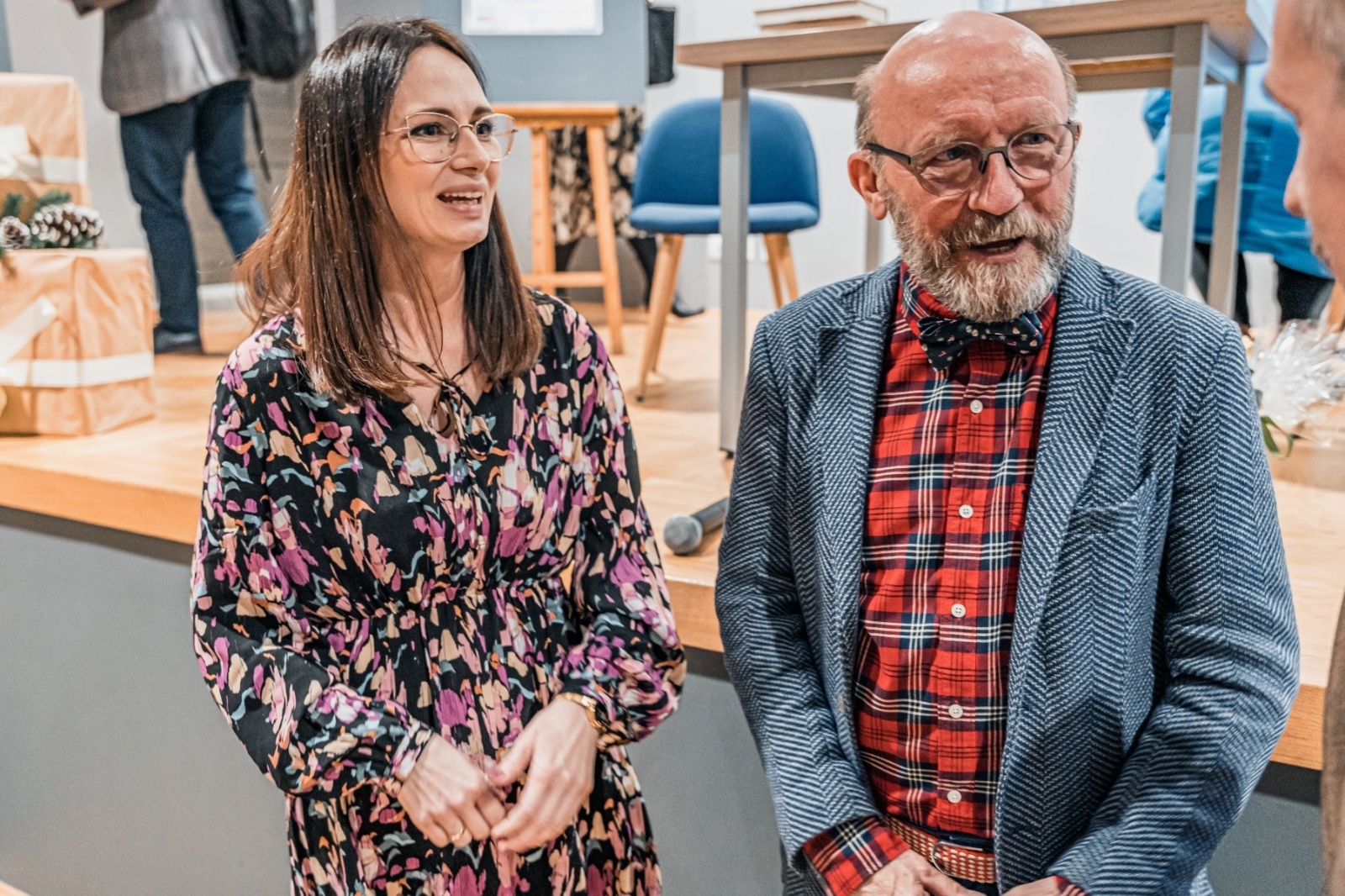 Zdjęcie w galerii na portalu naszwodzislaw.com: Artur Barciś w Gminie Godów. Odwiedził młodych aktorów, spotkał się z mieszkańcami [FOTO] wiadomości z regionu