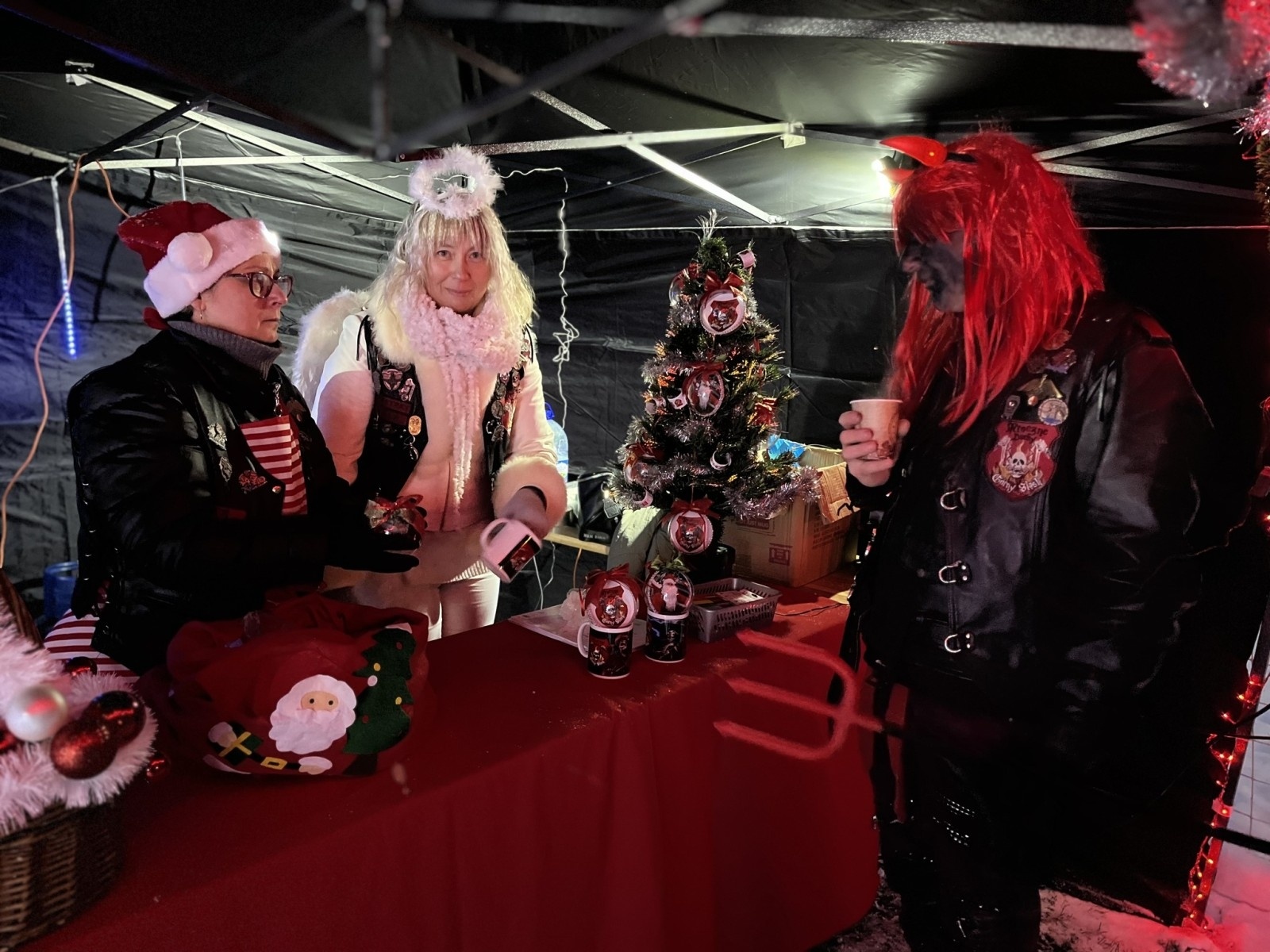 Zdjęcie w galerii na portalu naszwodzislaw.com: Jarmark Bożonarodzeniowy w Gołkowicach w zimowej scenerii [FOTO] wiadomości z regionu