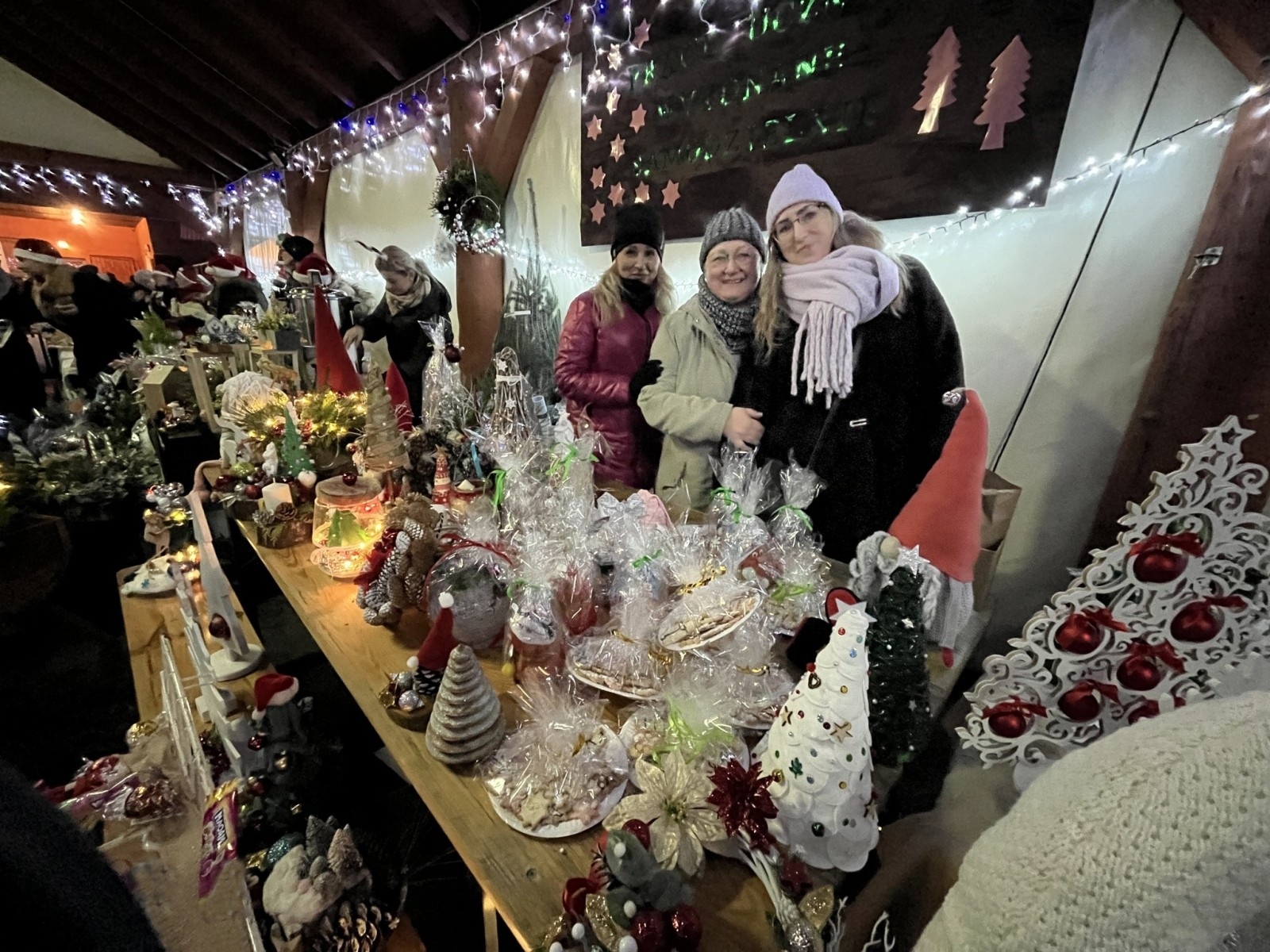 Zdjęcie w galerii na portalu naszwodzislaw.com: Jarmark Bożonarodzeniowy w Gołkowicach w zimowej scenerii [FOTO] wiadomości z regionu