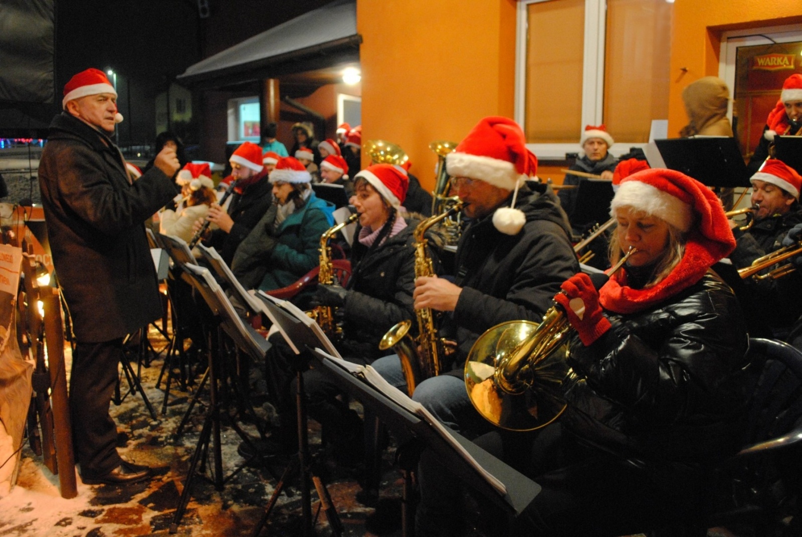 Zdjęcie w galerii na portalu naszwodzislaw.com: Jarmark Bożonarodzeniowy w Gołkowicach w zimowej scenerii [FOTO] wiadomości z regionu