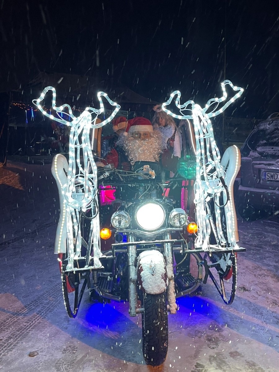 Zdjęcie w galerii na portalu naszwodzislaw.com: Jarmark Bożonarodzeniowy w Gołkowicach w zimowej scenerii [FOTO] wiadomości z regionu