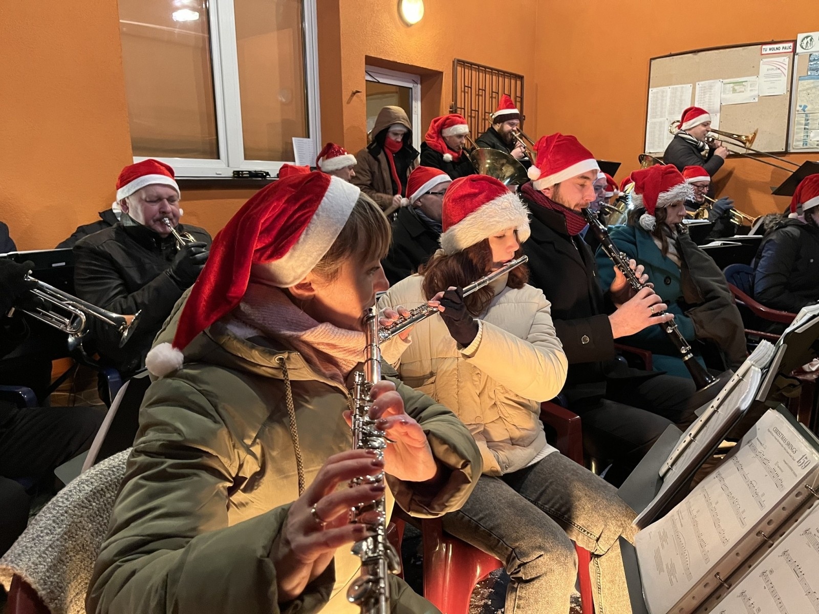 Zdjęcie w galerii na portalu naszwodzislaw.com: Jarmark Bożonarodzeniowy w Gołkowicach w zimowej scenerii [FOTO] wiadomości z regionu