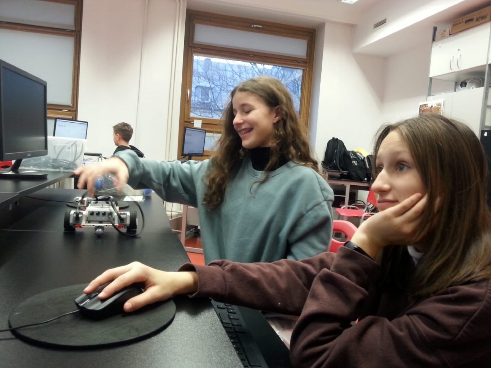 Zdjęcie w galerii na portalu naszwodzislaw.com: Naukowo i mikołajkowo w Szesnastce wiadomości z regionu