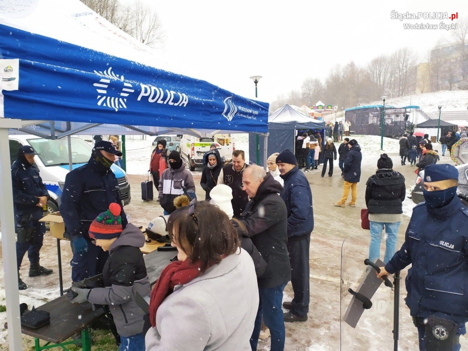 Zdjęcie w galerii na portalu naszwodzislaw.com: Kampania białej wstążki wiadomości z regionu