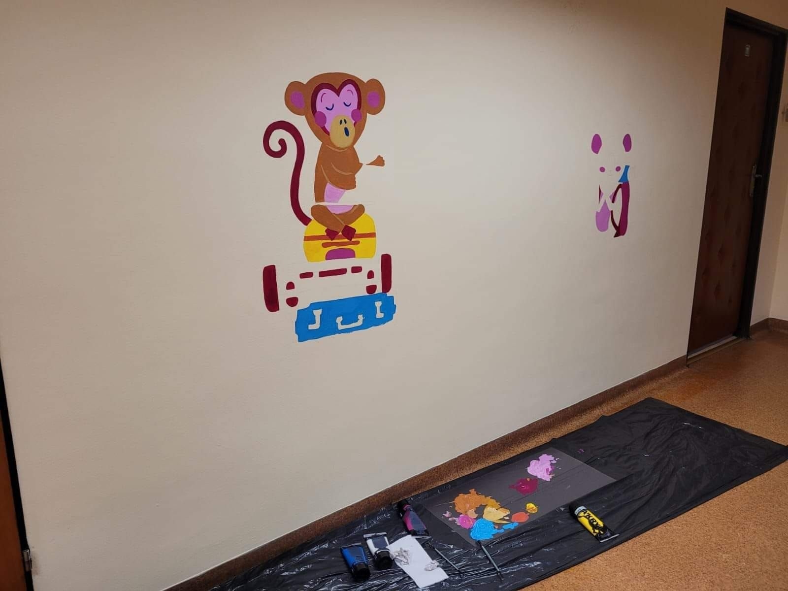 Zdjęcie w galerii na portalu naszwodzislaw.com: Licealiści malują dzieciom postaci z bajek wiadomości z regionu